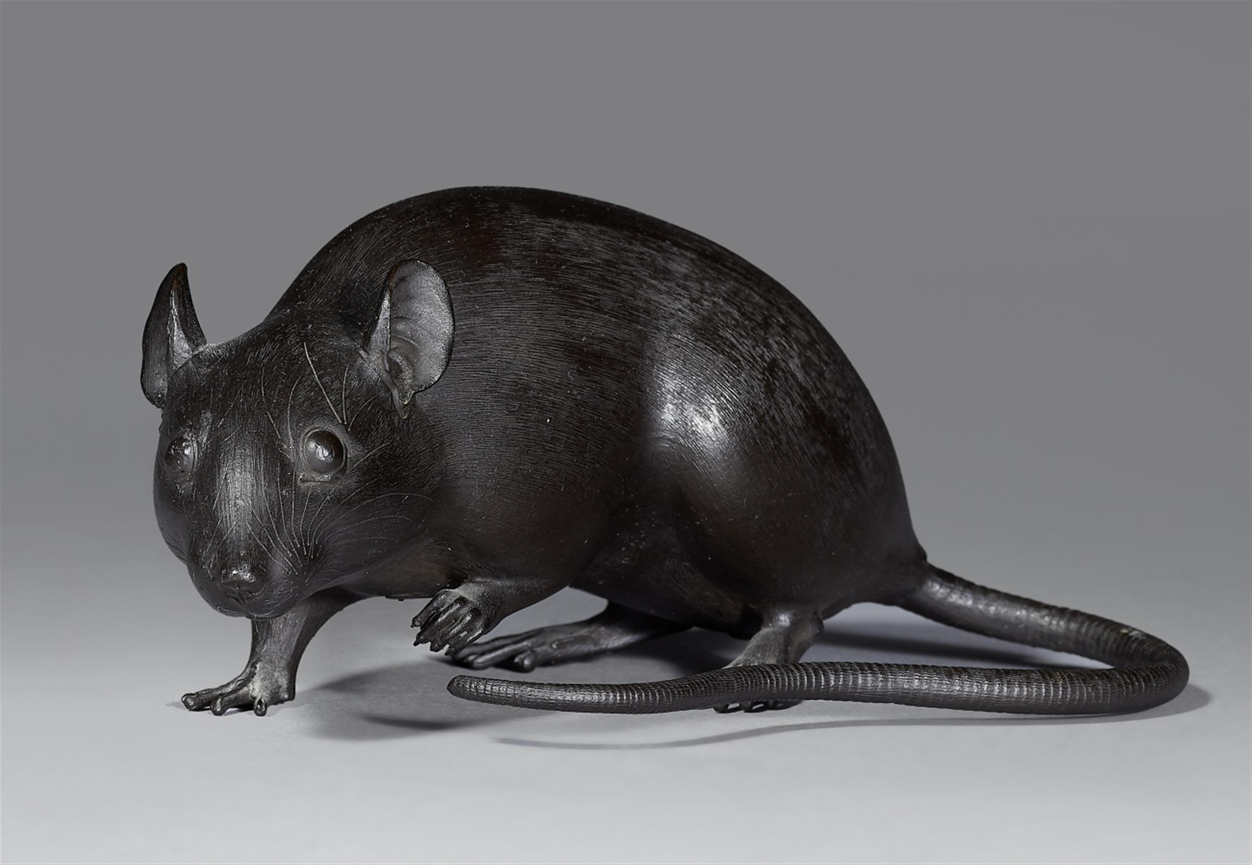 A blackend bronze okimon of a rat. Early 20th century - image-1