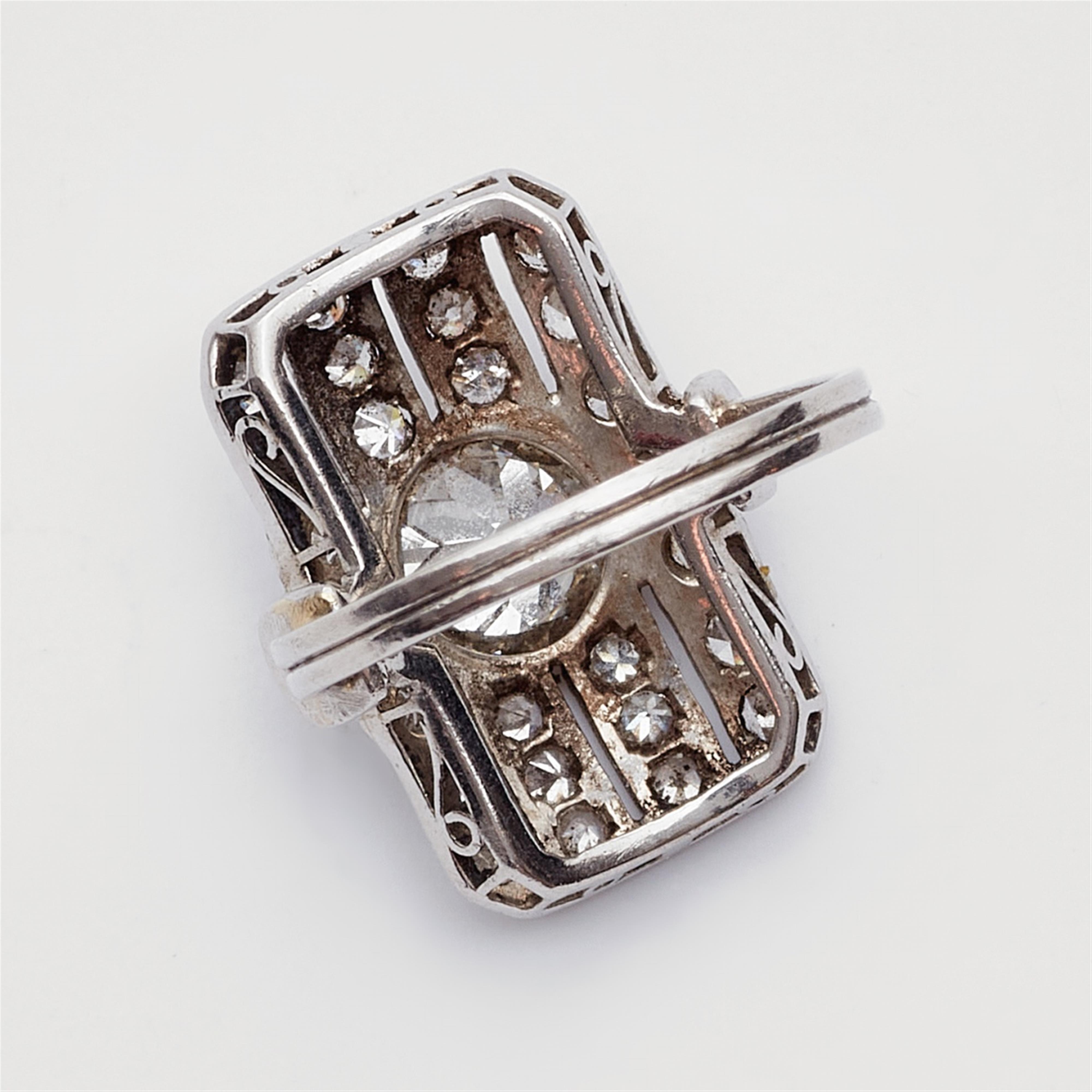 Art Déco-Ring mit Diamantsolitär - image-3