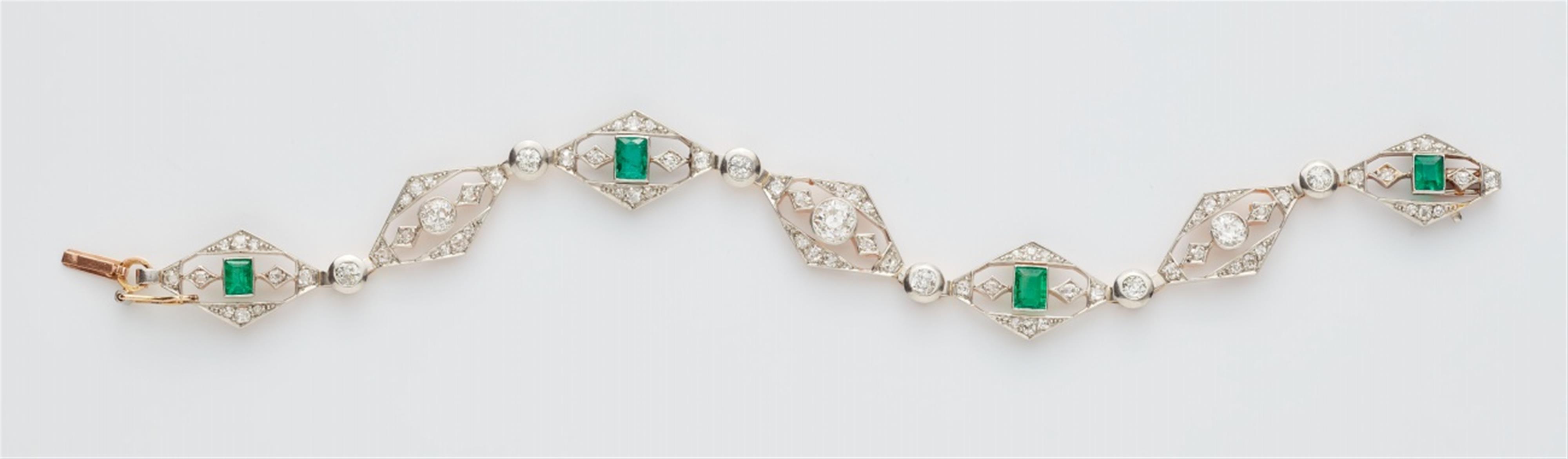 A Belle Epoque emerald bracelet - image-1