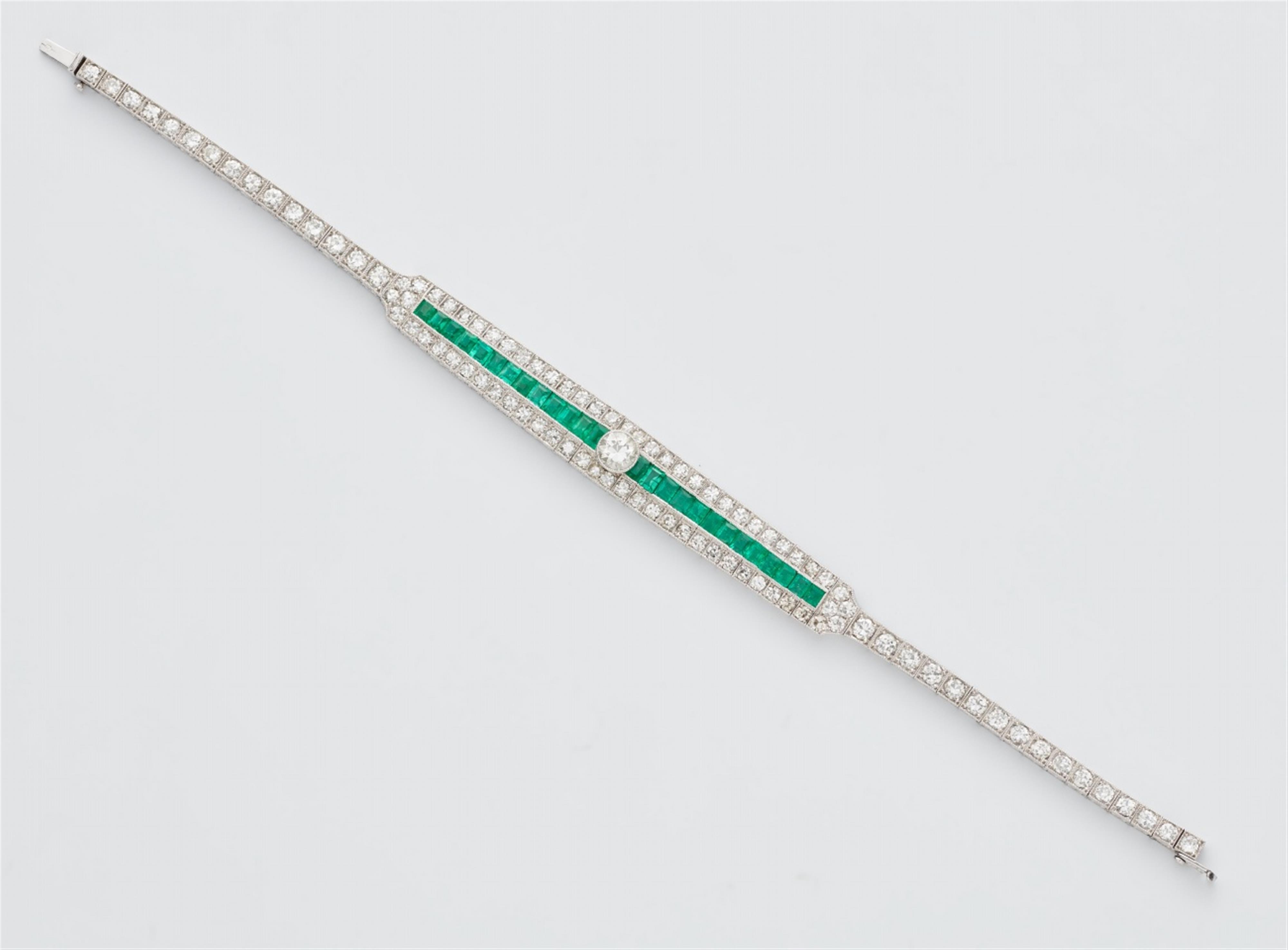 An Art Deco platinum emerald bracelet - image-1