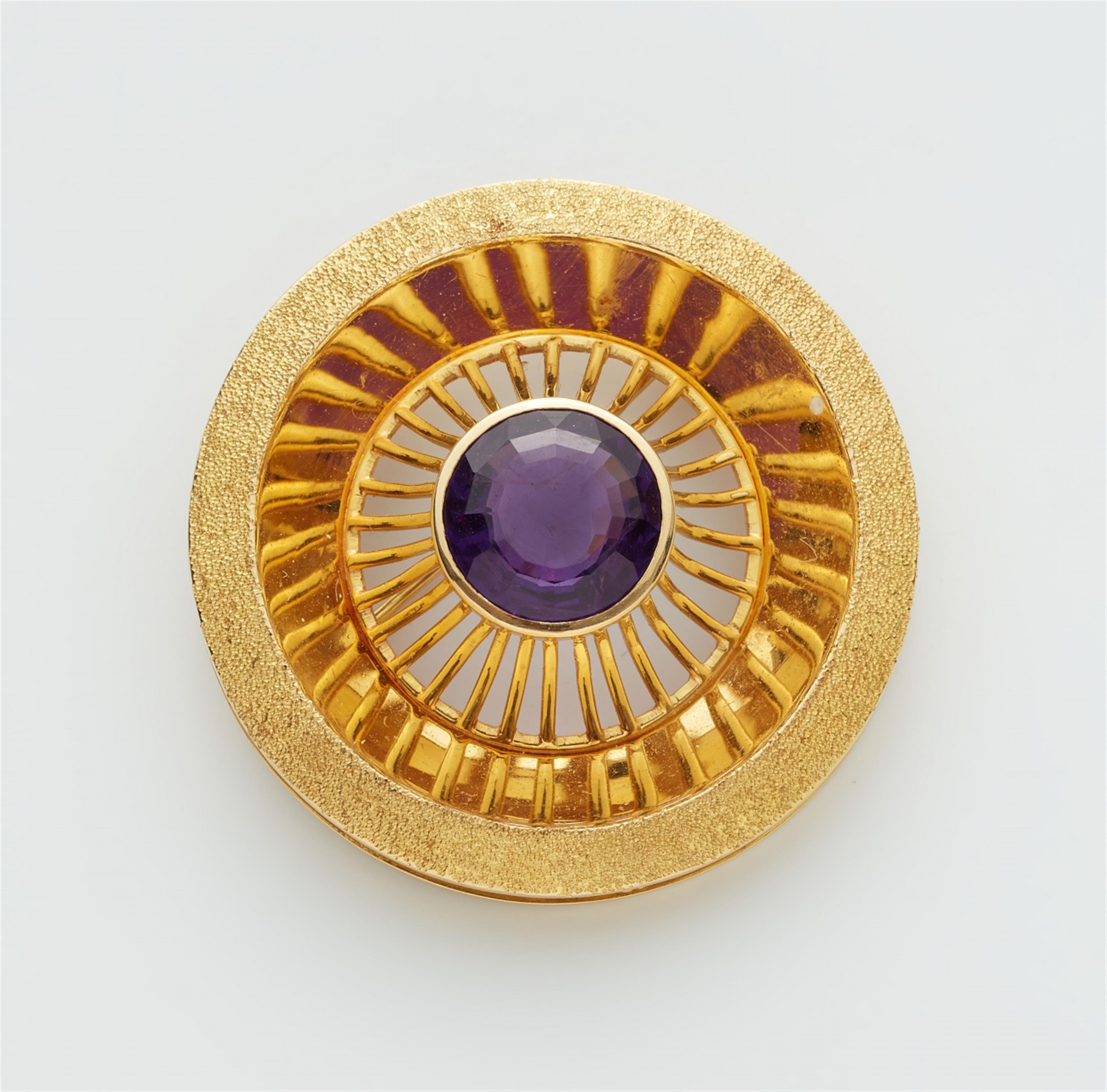 An 18k gold granulation amethyst brooch - image-1