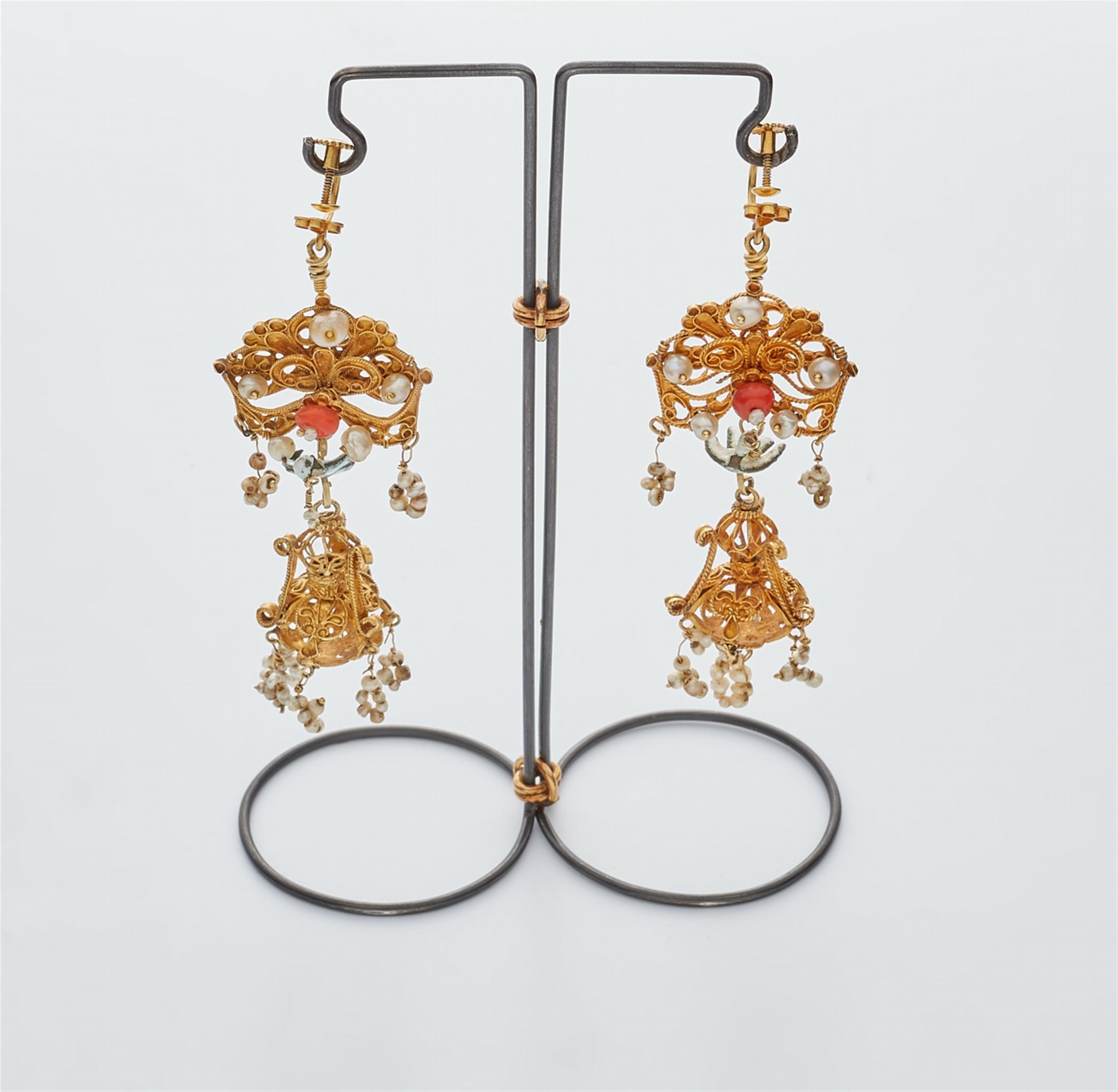 A pair of 14k gold "a chioccia" earrings - image-1