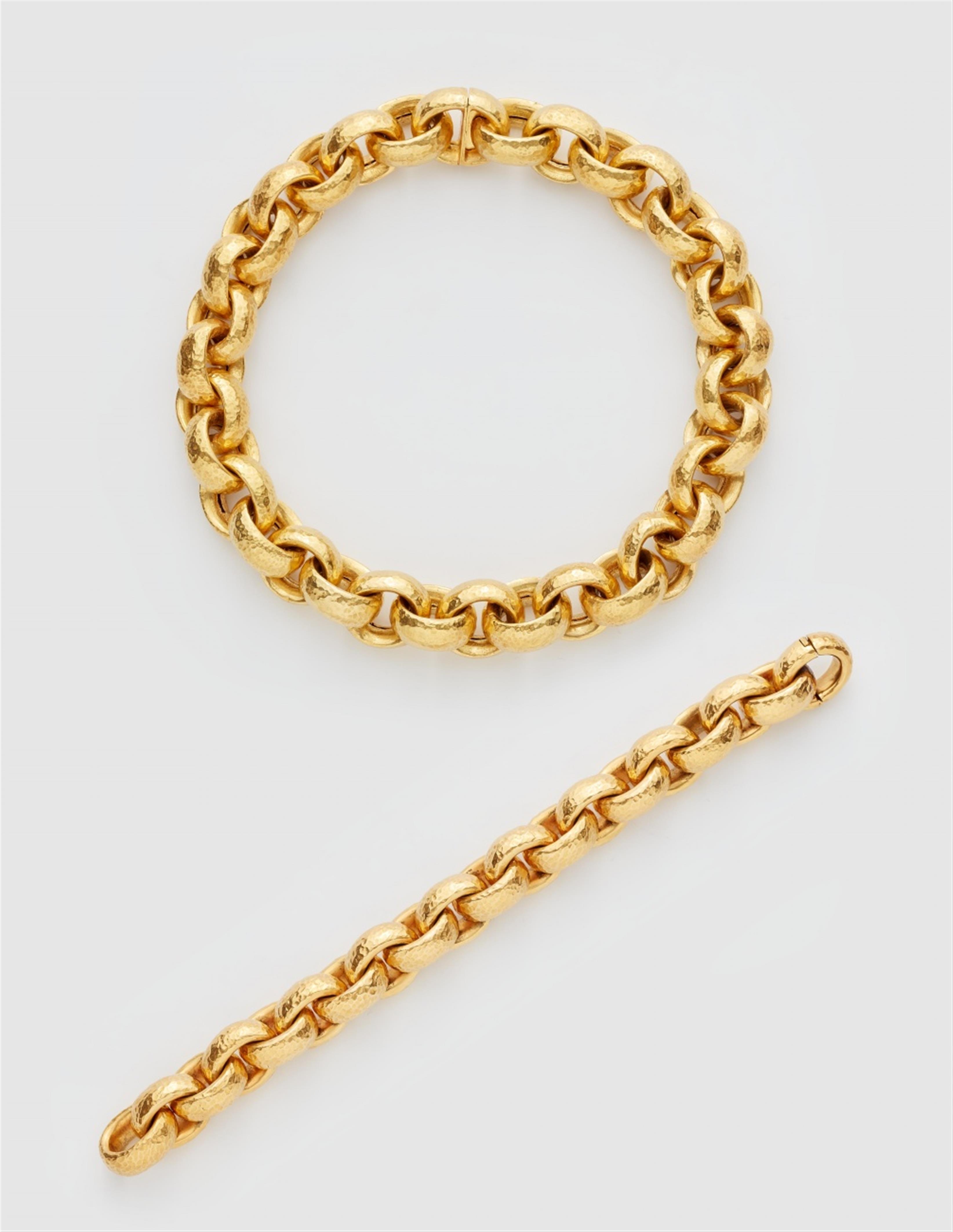 An 18k gold necklace and bracelet - image-1