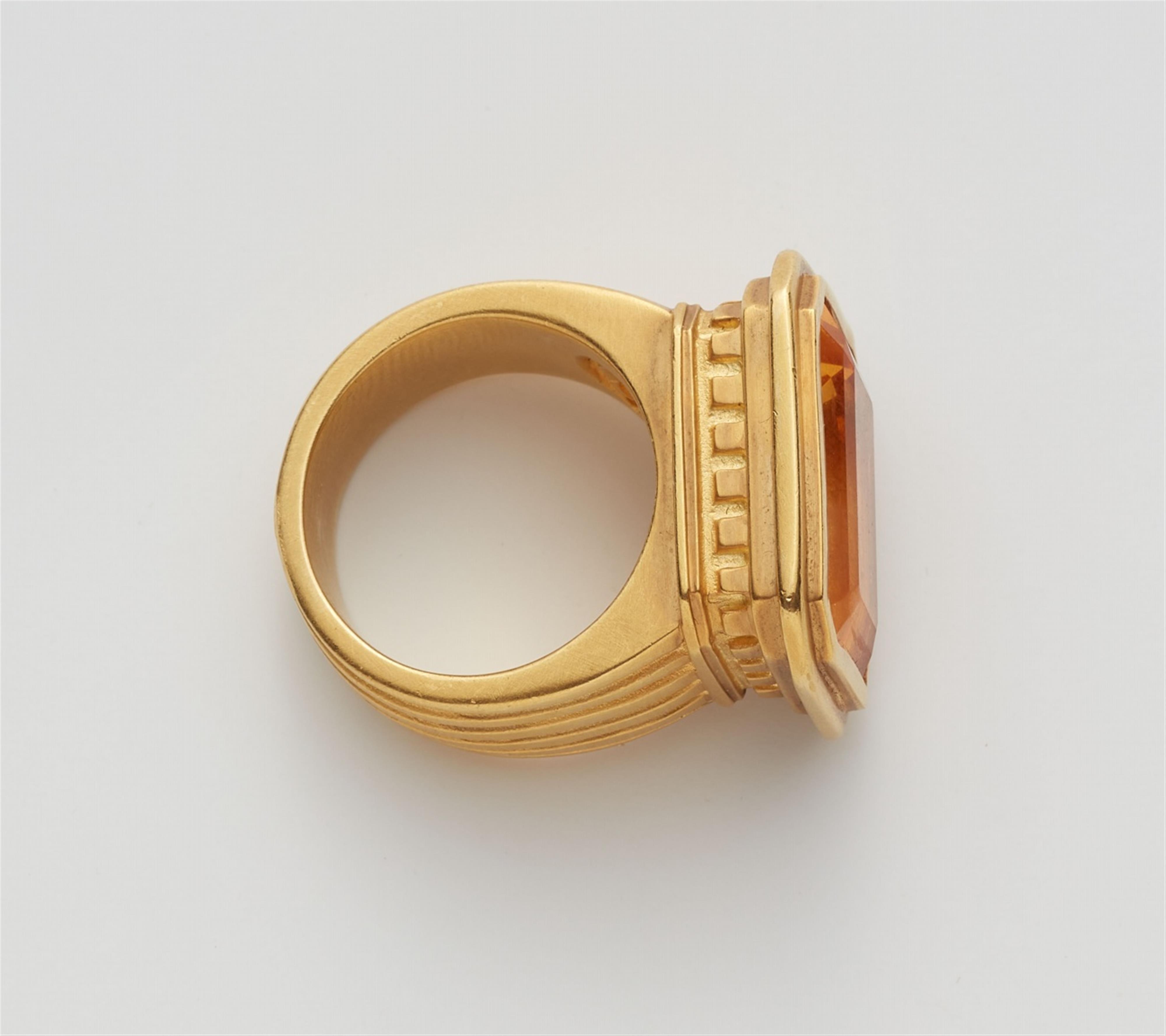 An 18k gold citrine ring - image-3