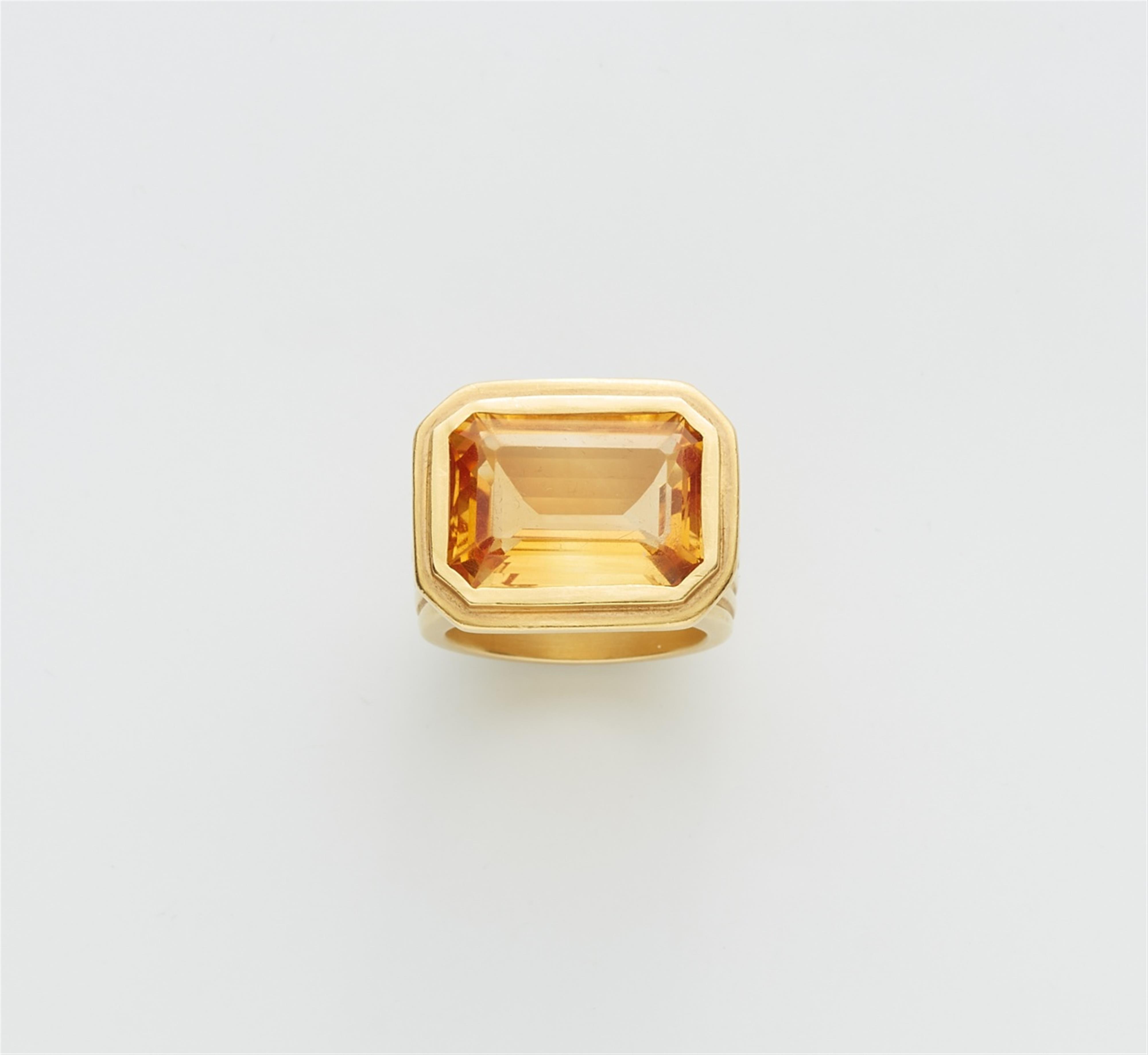 An 18k gold citrine ring - image-1