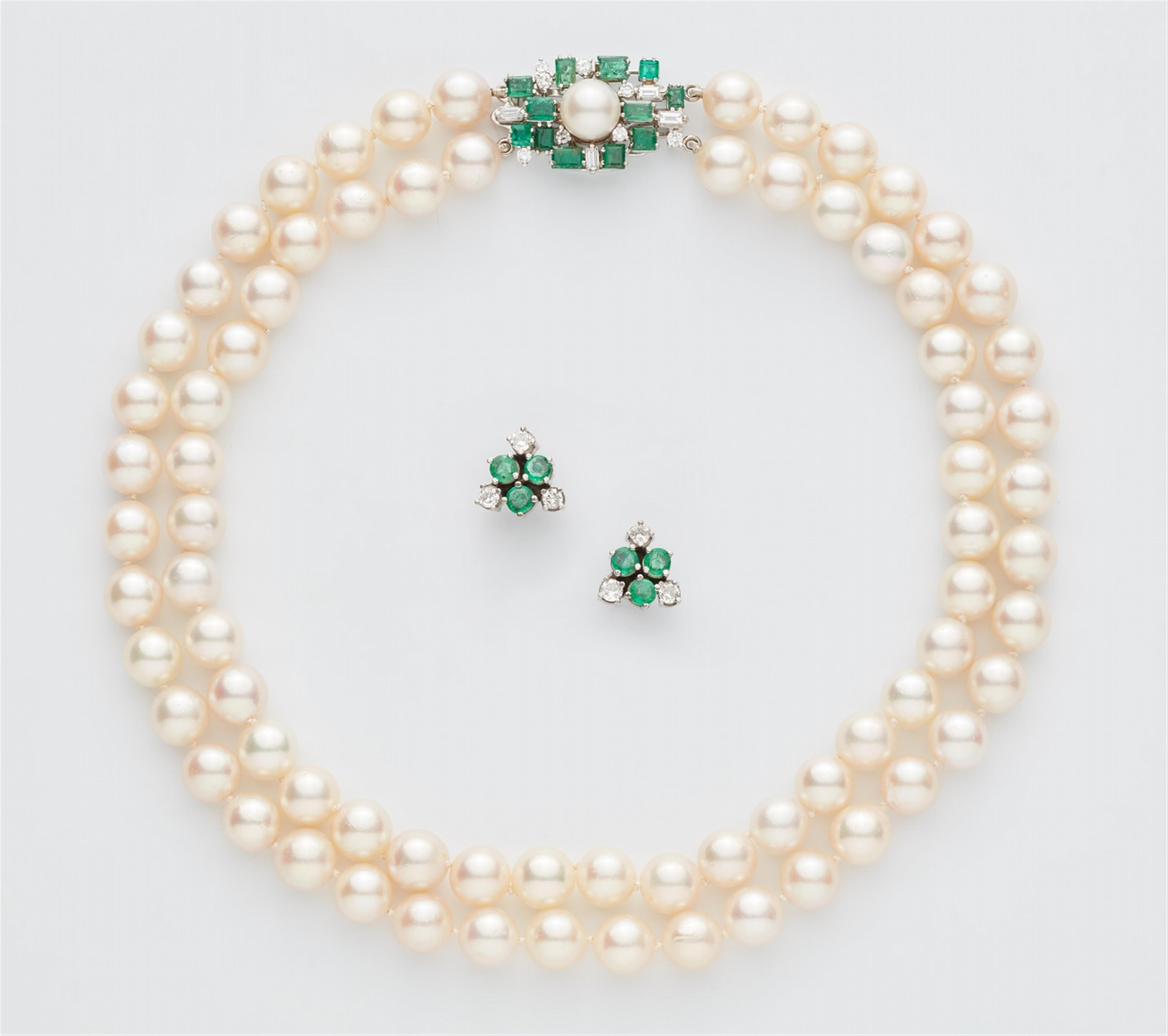 An 18k white gold pearl necklace and earrings - image-1
