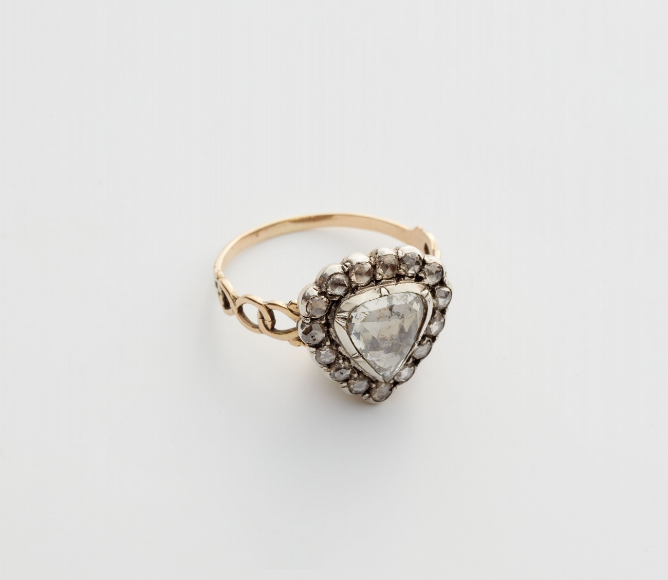 A 14k gold and rose-cut diamond George III heart ring - image-6