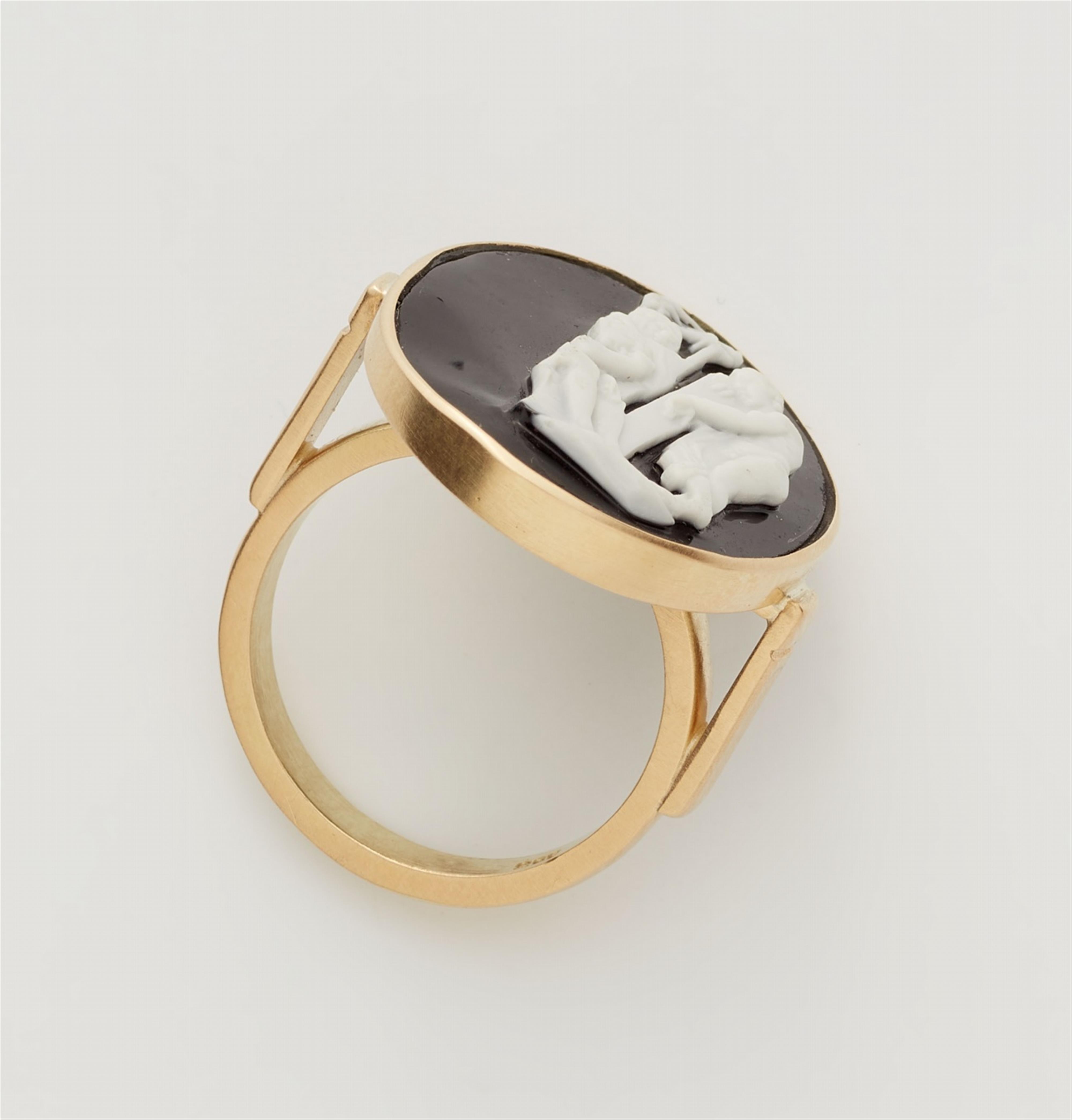 A 14k gold Neoclassical cameo ring - image-3