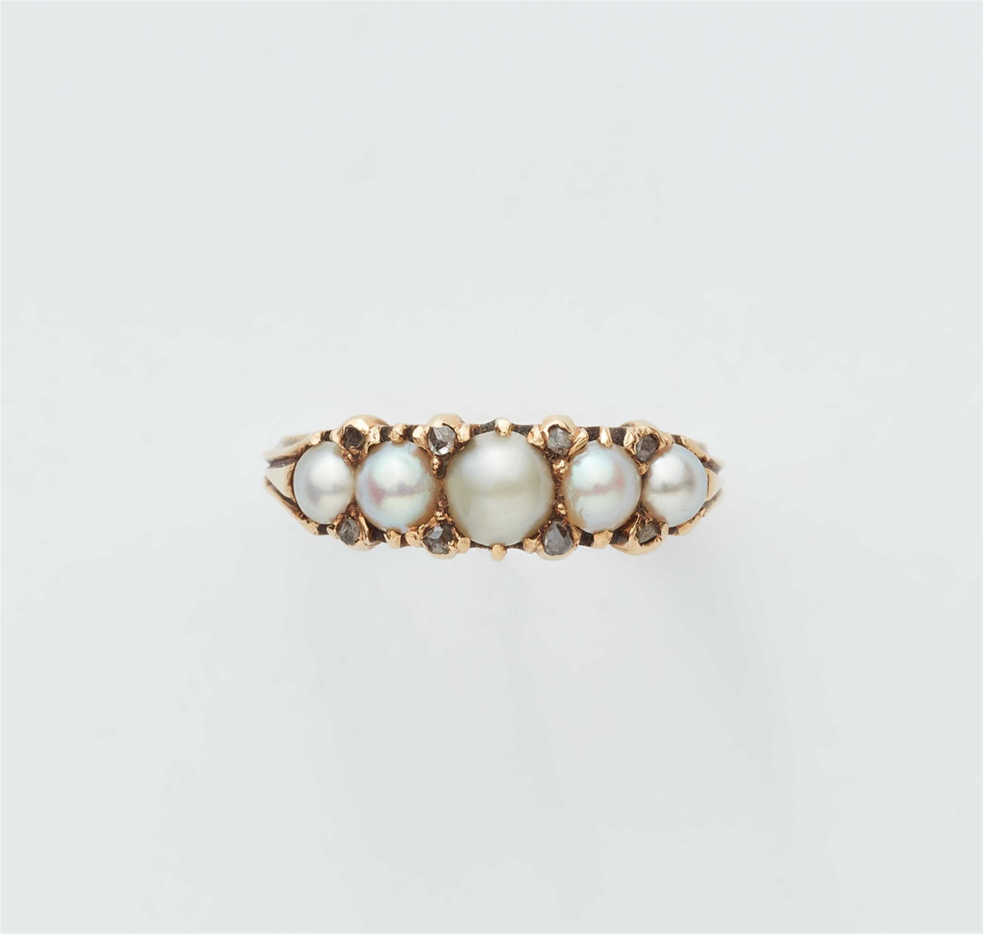 A Victorian 18k gold pearl ring - image-1