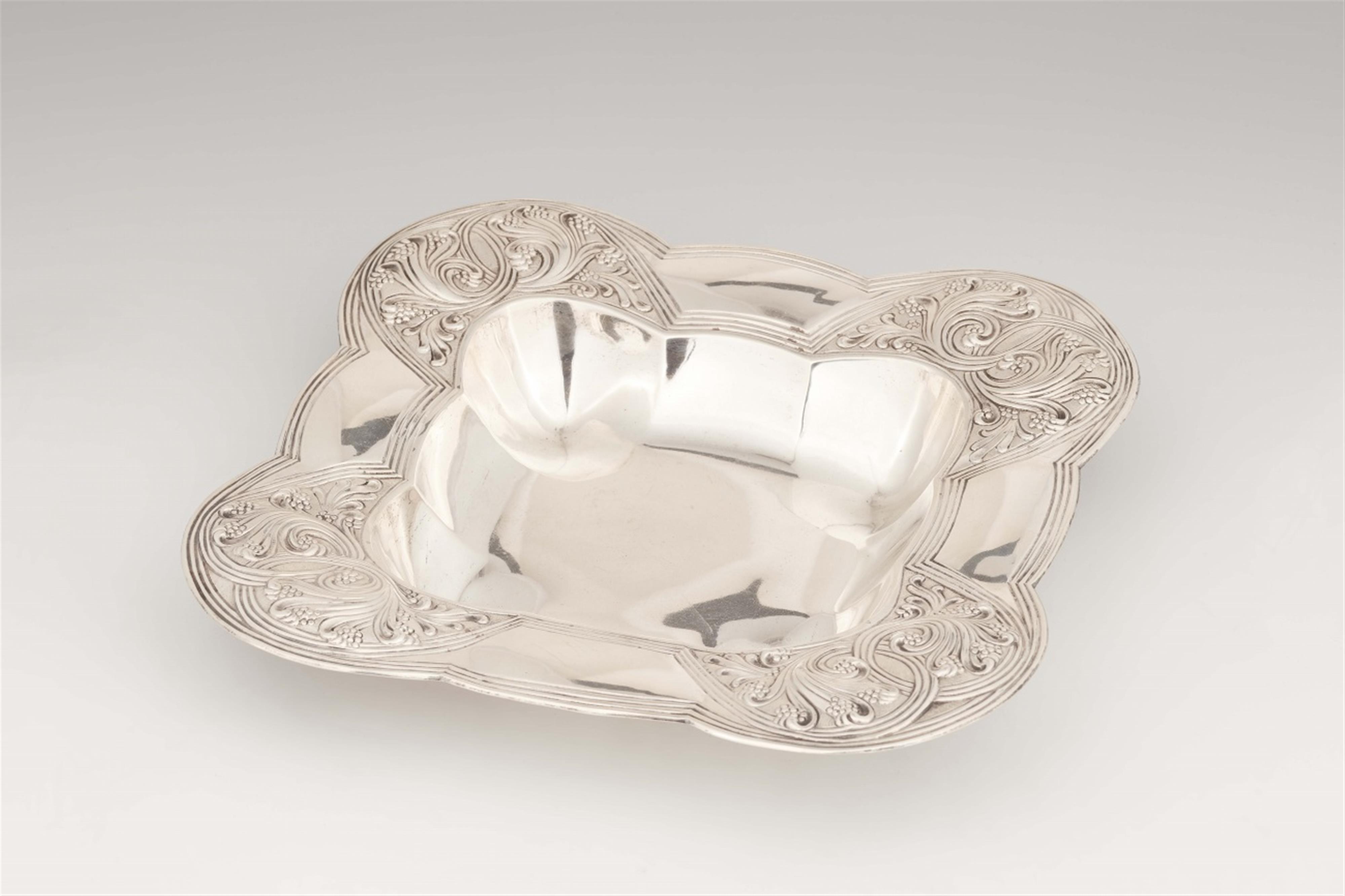 An Art Nouveau silver dish - image-1