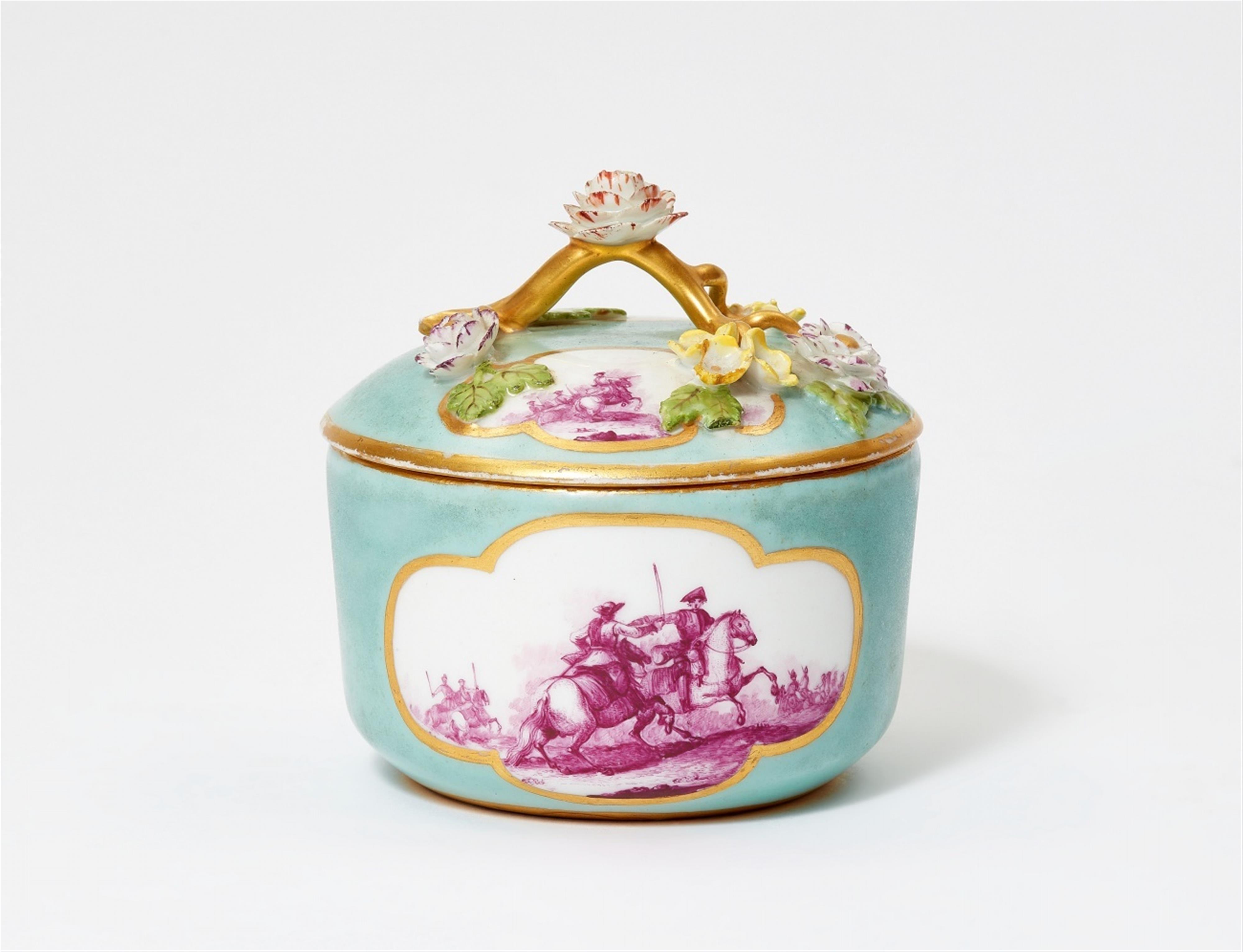 A round Meissen porcelain celadon ground sugar box and a saucer with battle scenes - image-2