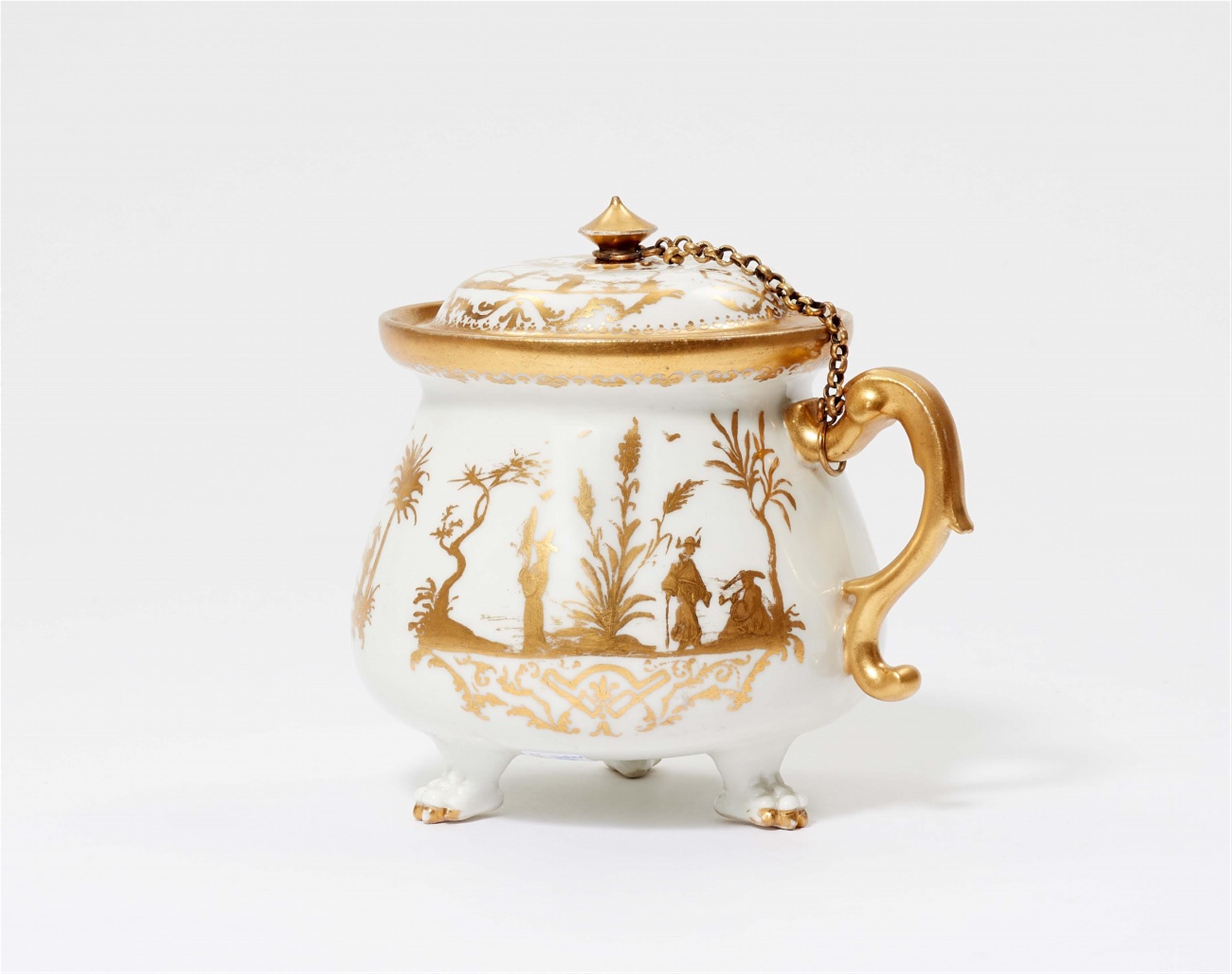 A Meissen porcelain cream pot with Augsburg gilt decor - image-1