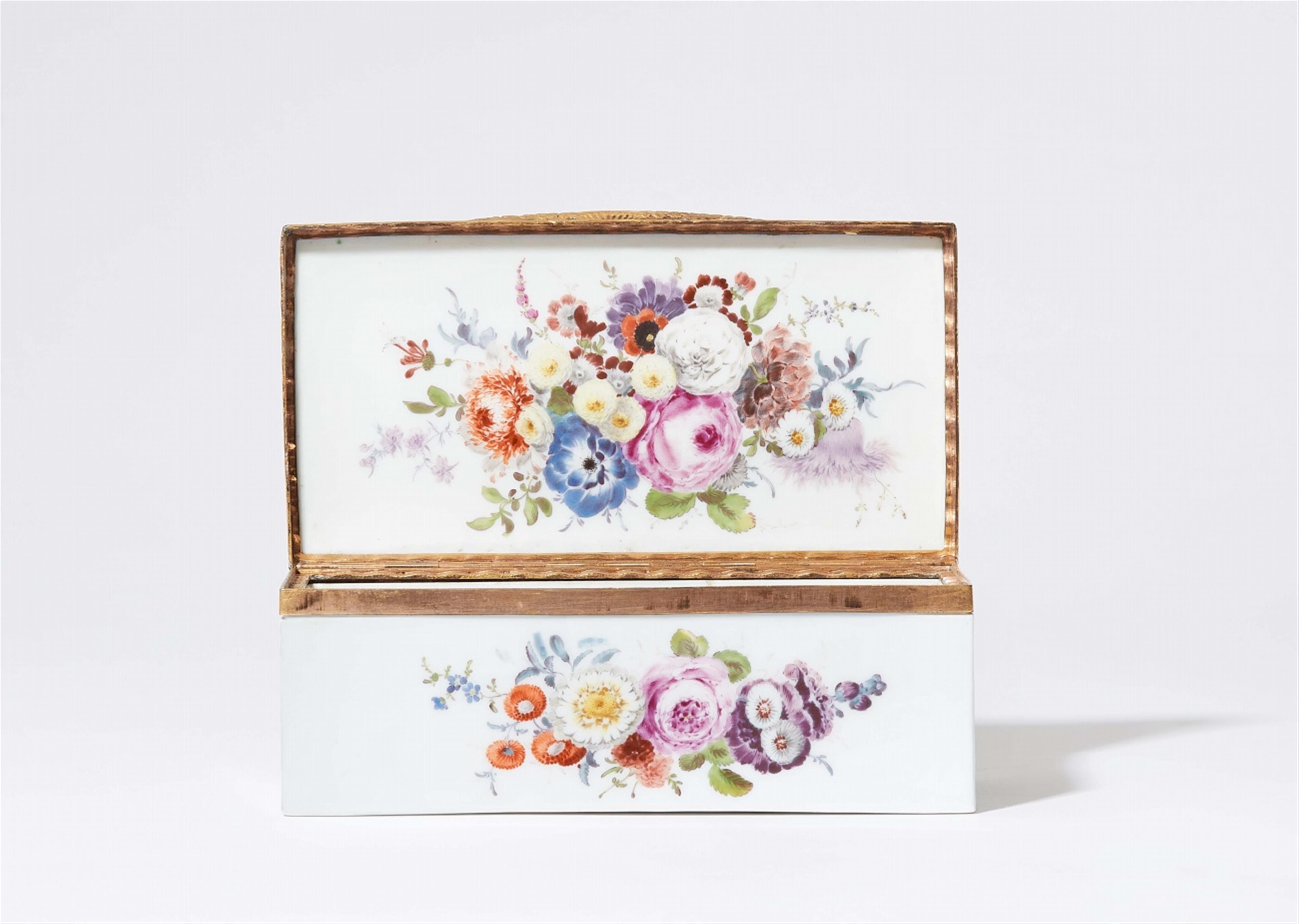 A porcelain gamepiece box - image-2