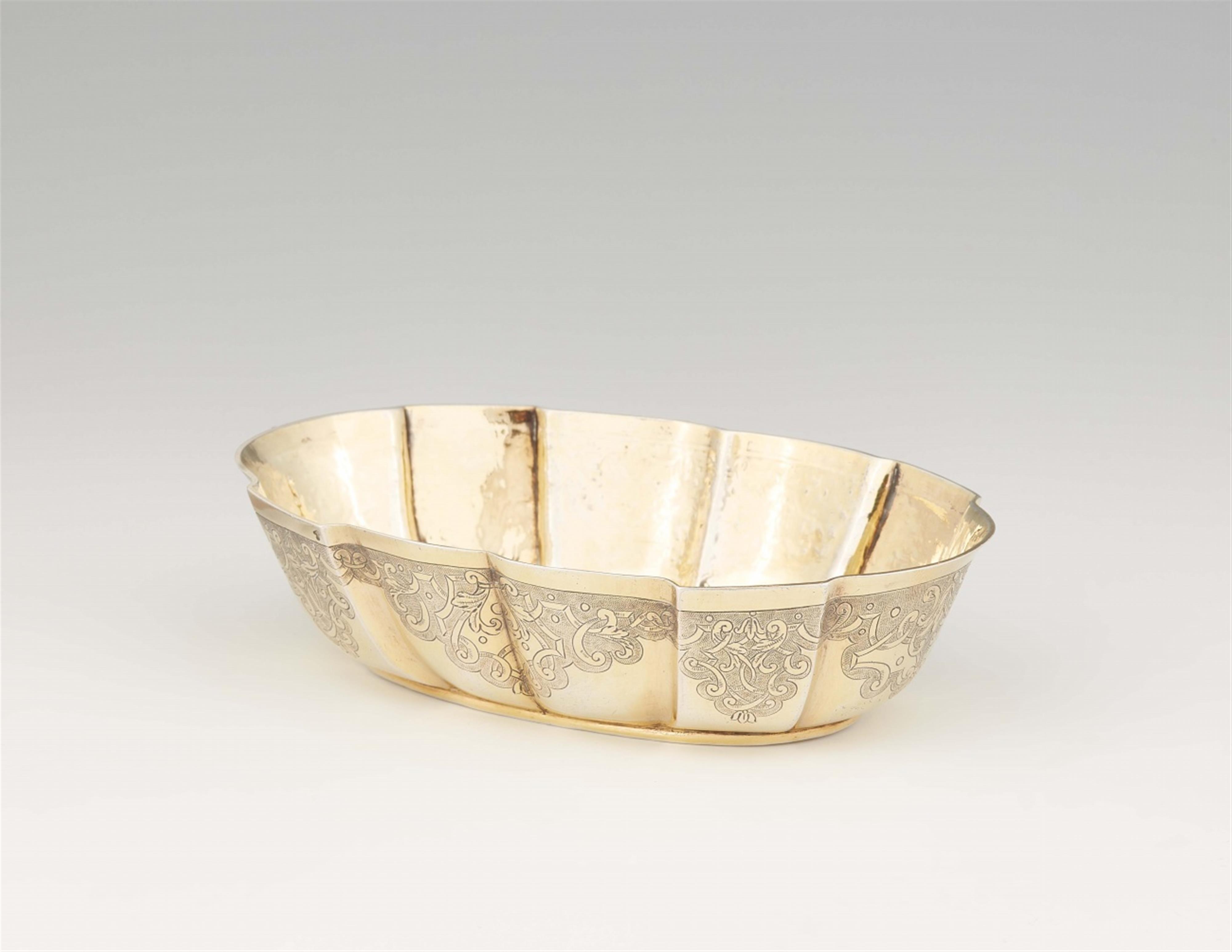 An Augsburger Régence silver gilt dish - image-1