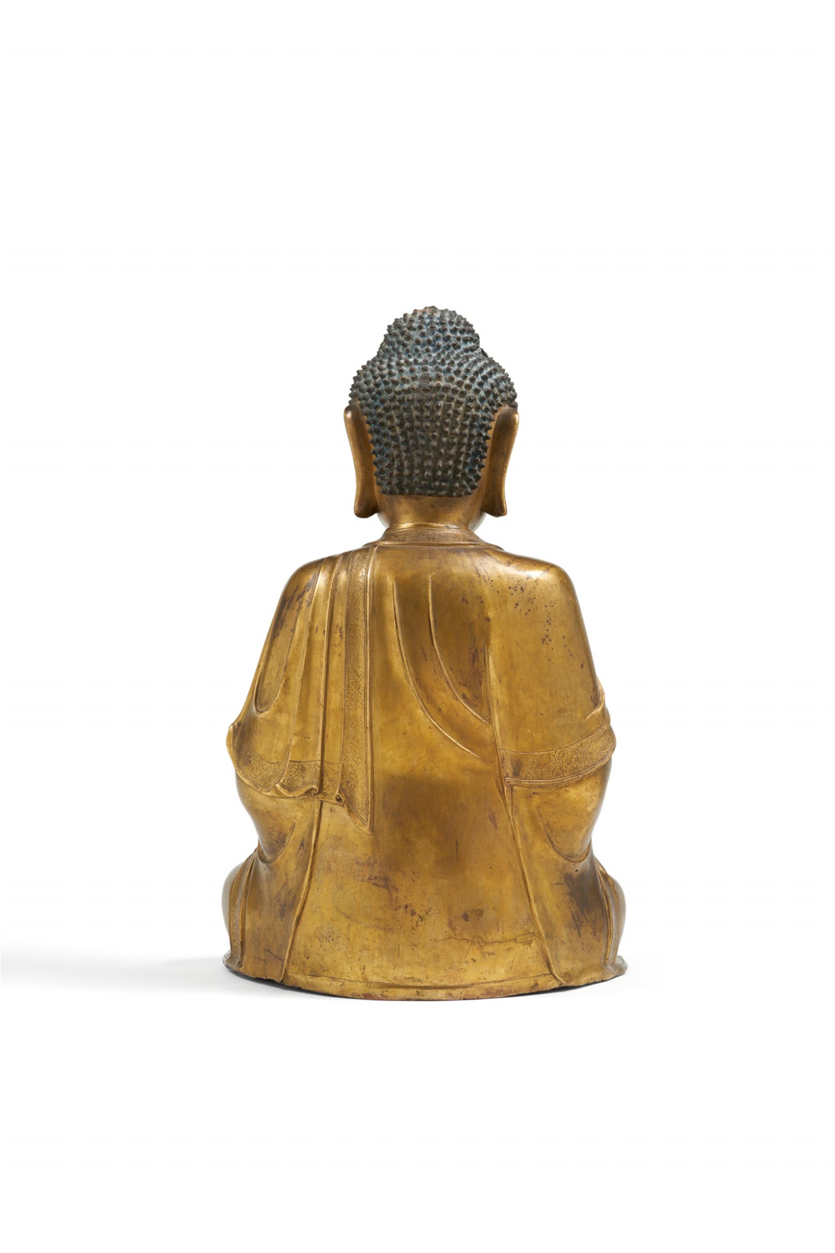 Große vergoldete Bronze Figur des Buddha Shakyamuni. 17./18. Jh. - image-4