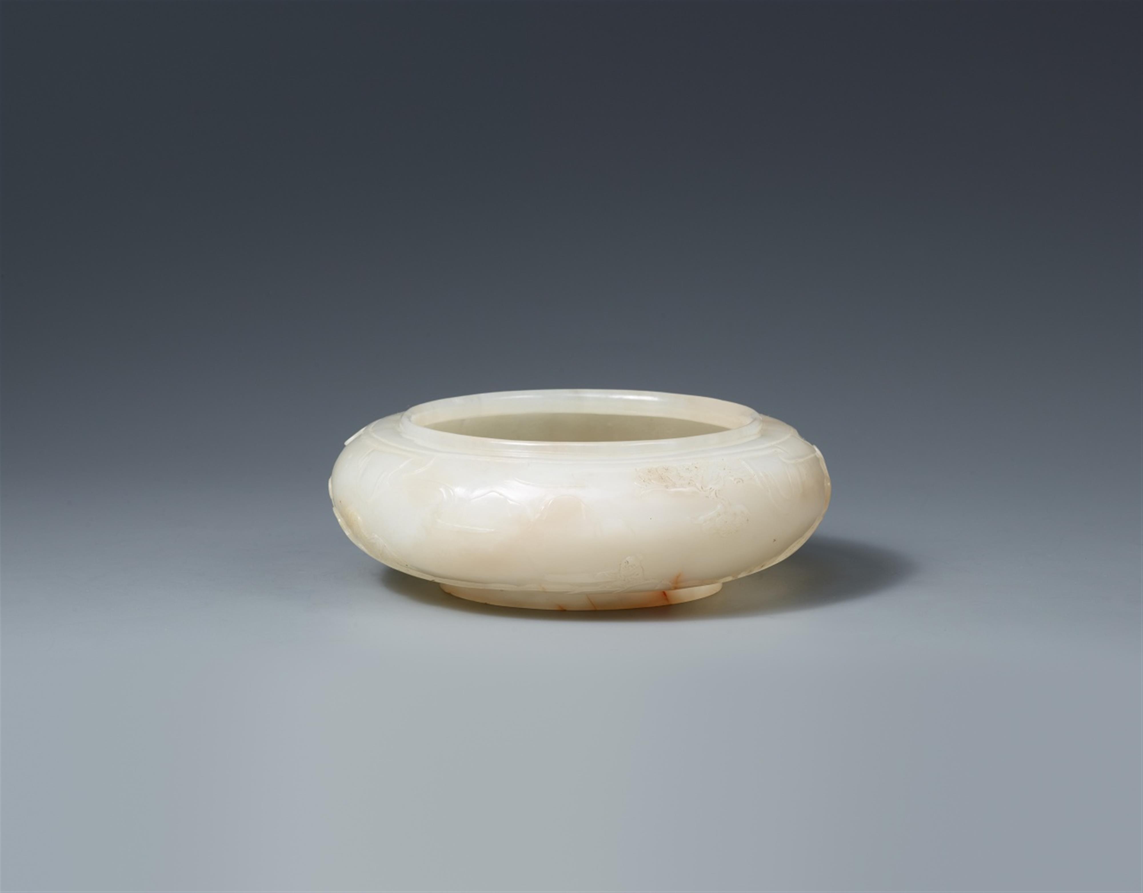 A greyish-white jade brush washer. 18th century - image-2