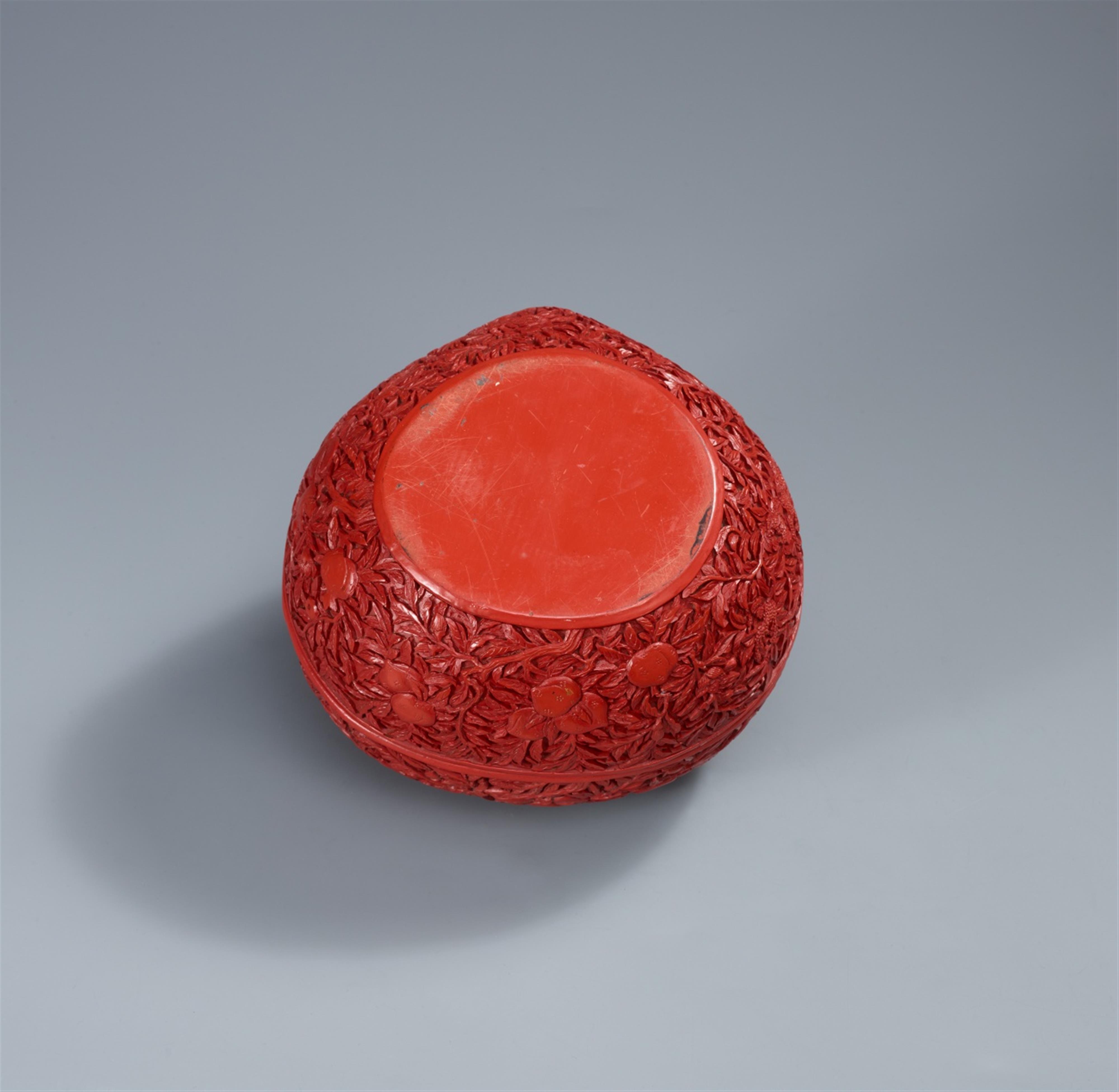 A carved red lacquer peach-shaped box and cover. 18th/19th century - image-2