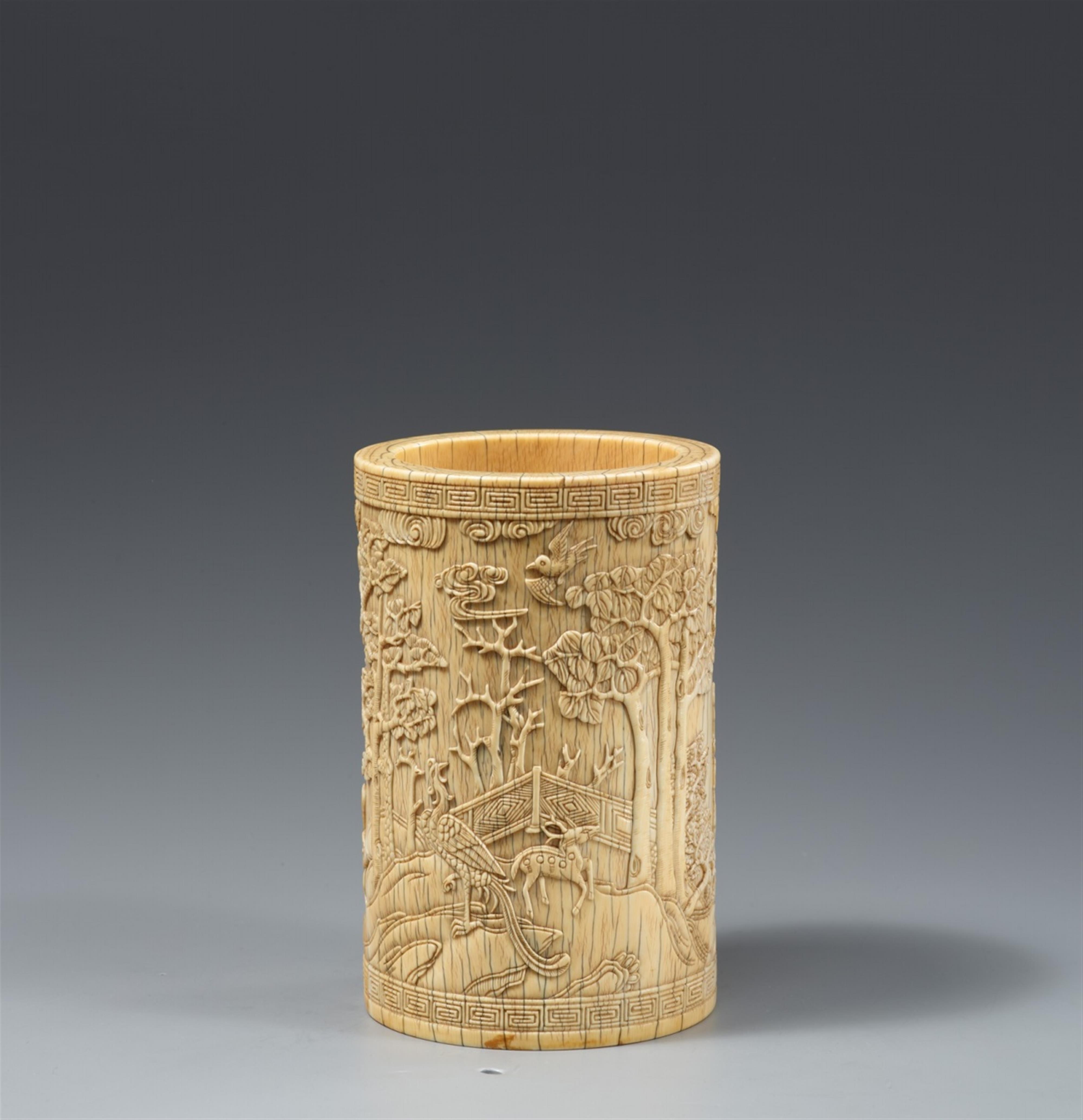 An ivory brush pot. Late 19th century - image-3