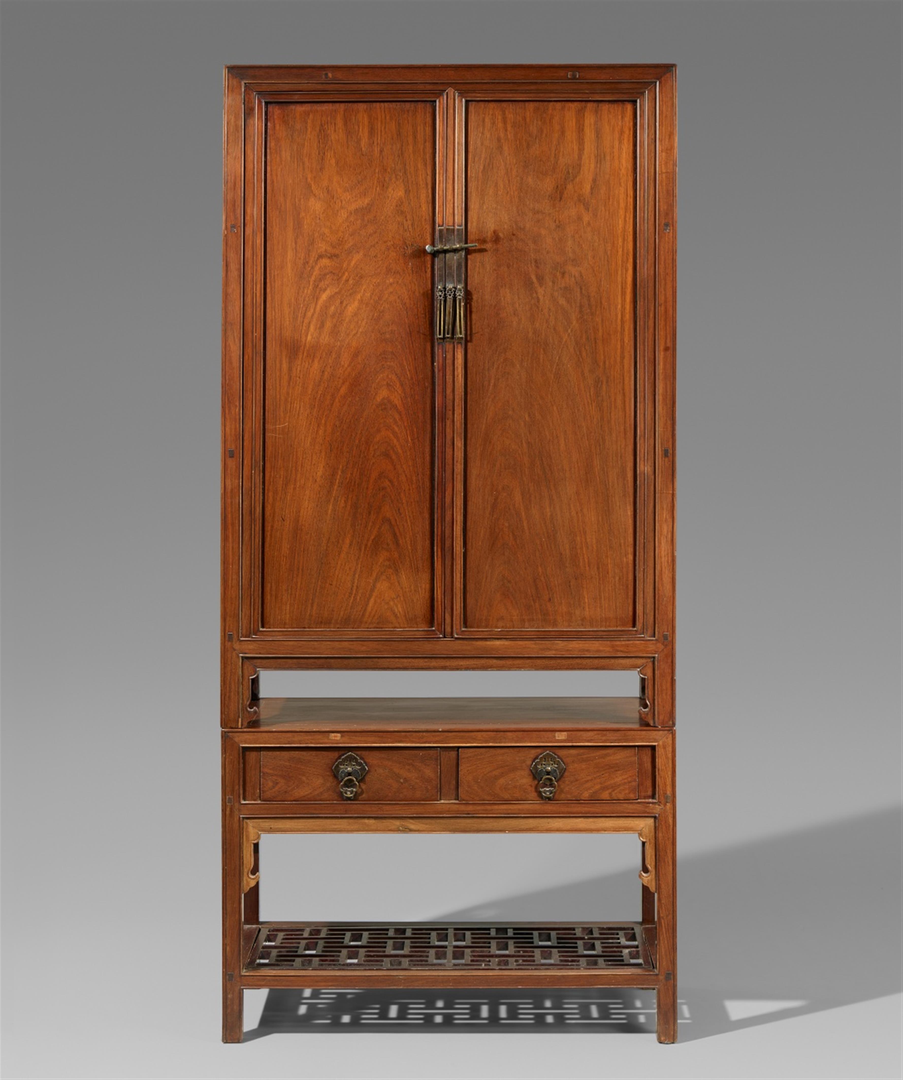 A huanghuali cabinet in two parts. Early 19th century - image-1