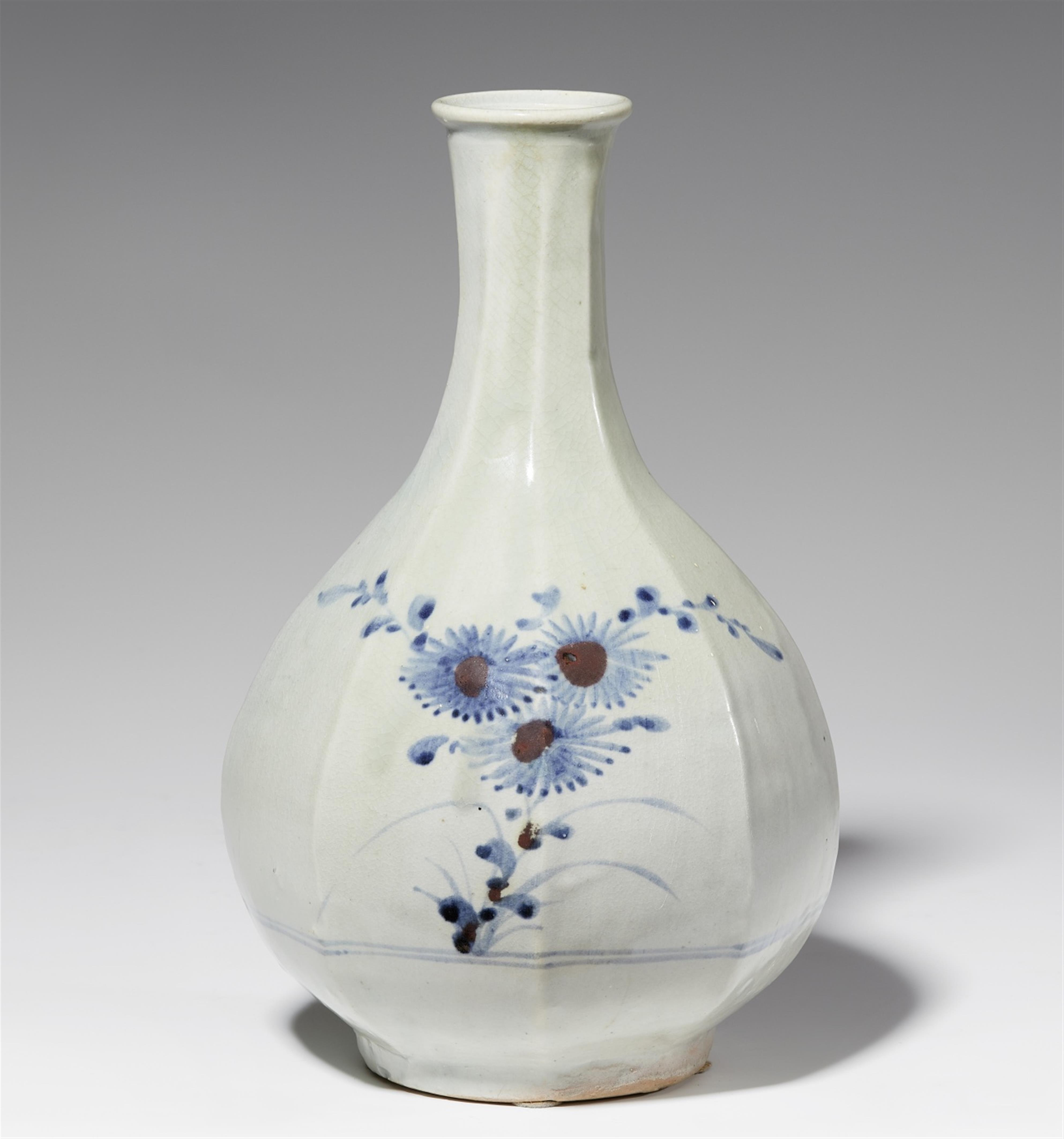 A Korean copper-red and underglaze-blue-decorated bottle vase. 16th/17th century - image-1