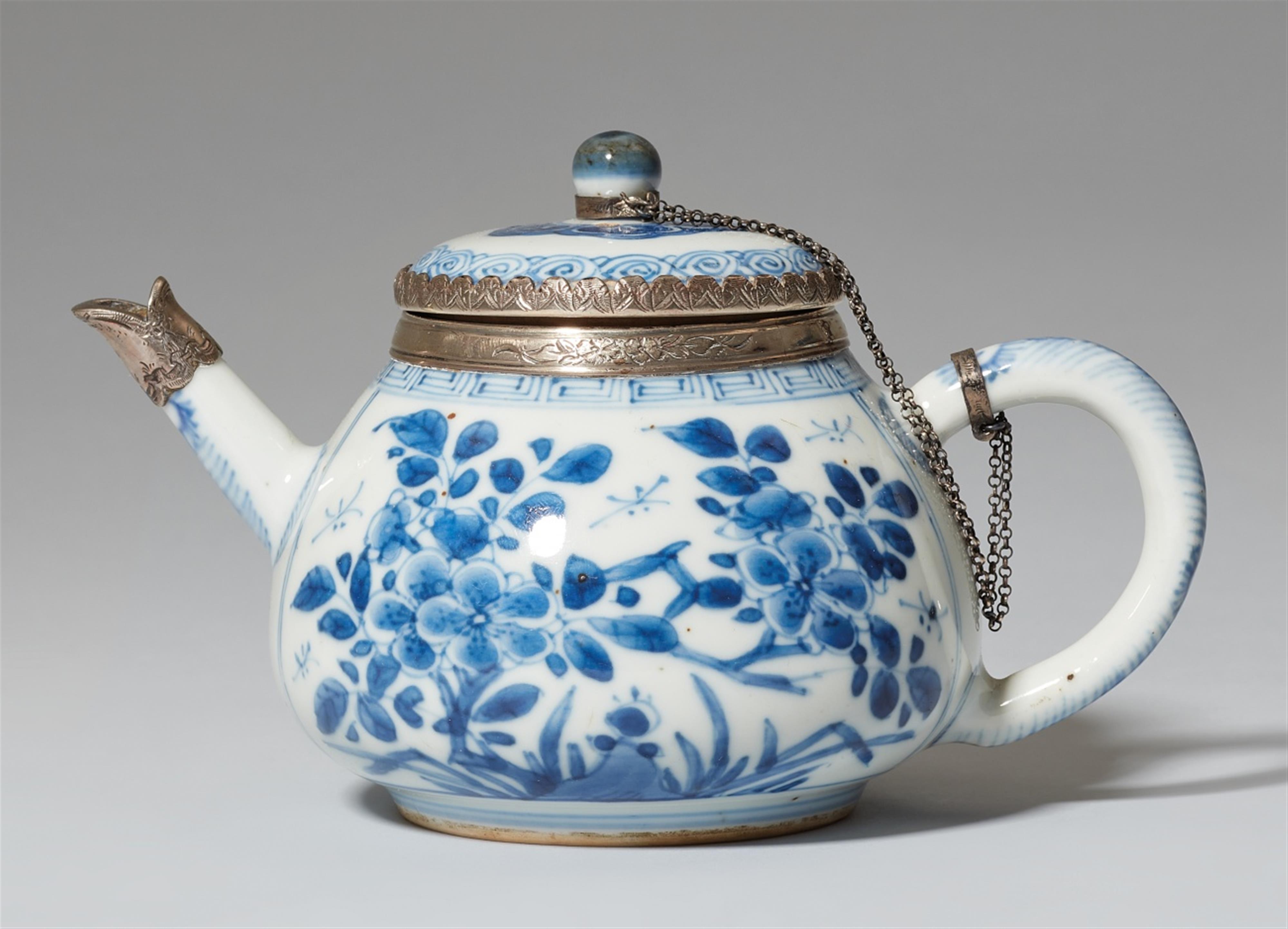 A blue and white silver-mounted teapot and cover. Kangxi period (1661-1722) - image-1