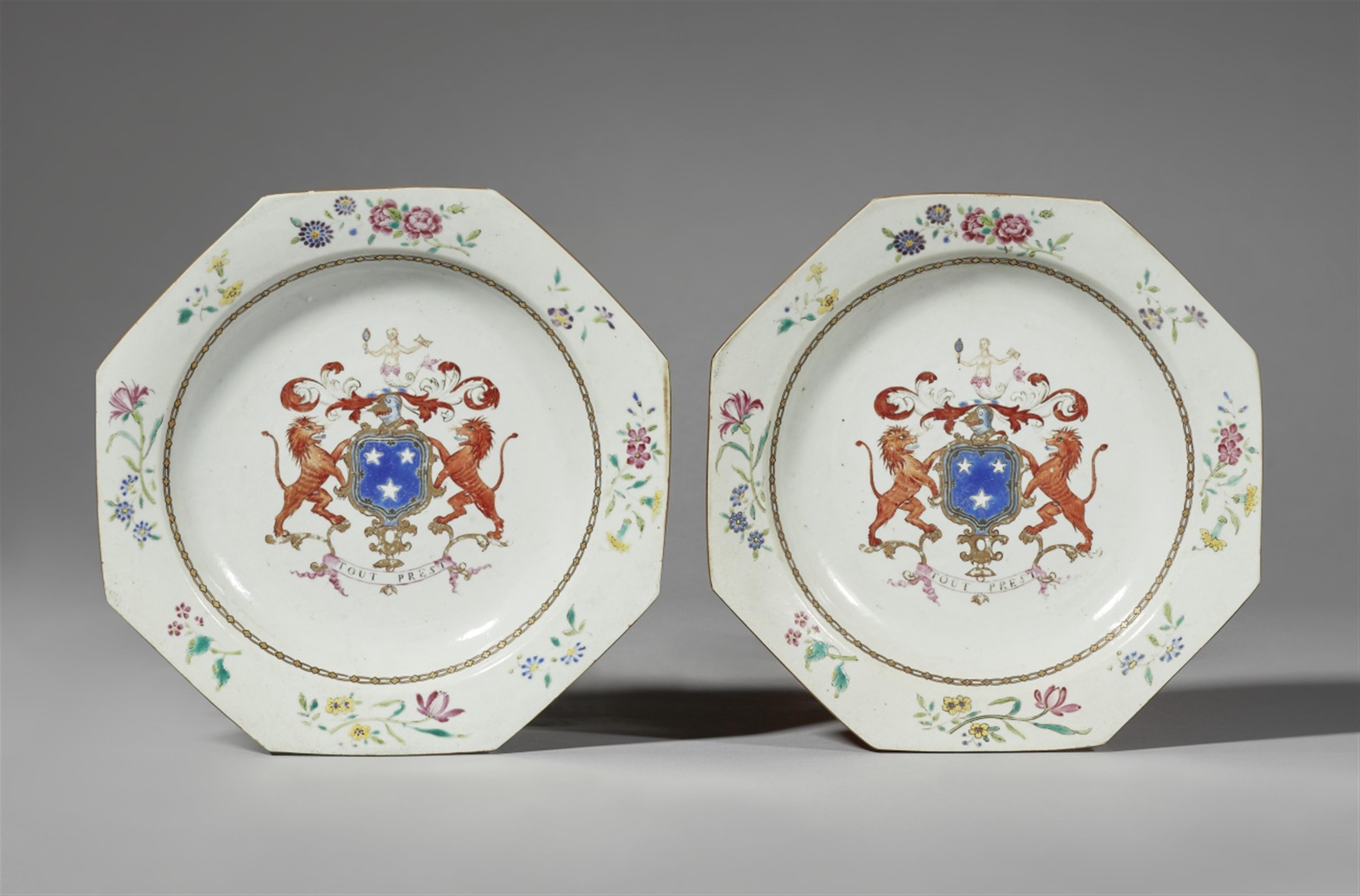 Zwei famille rose-Wappenteller. Qianlong-Periode (1735-1796) - image-1