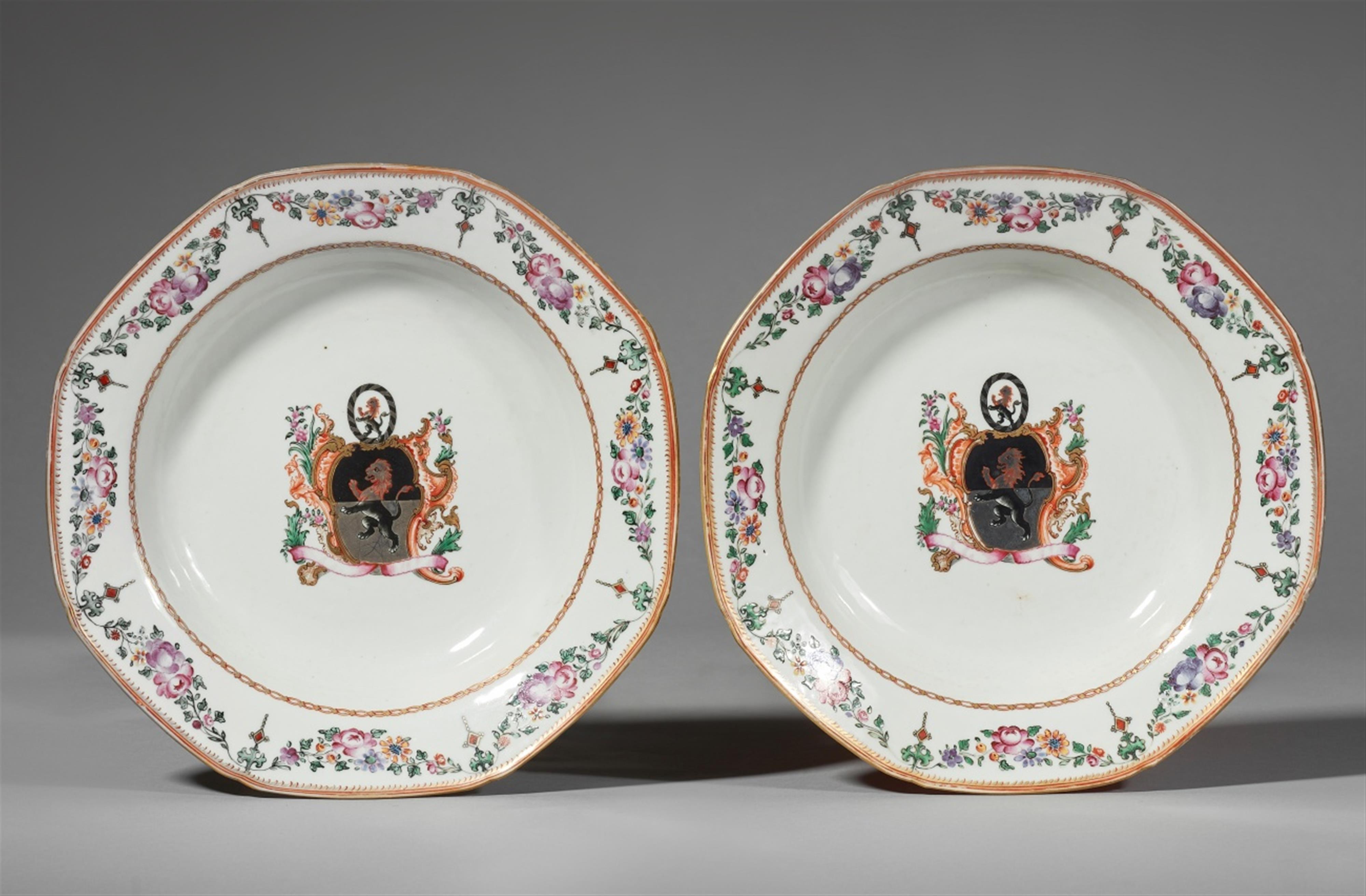 Two famille rose armorial soup dishes. 18th century - image-1