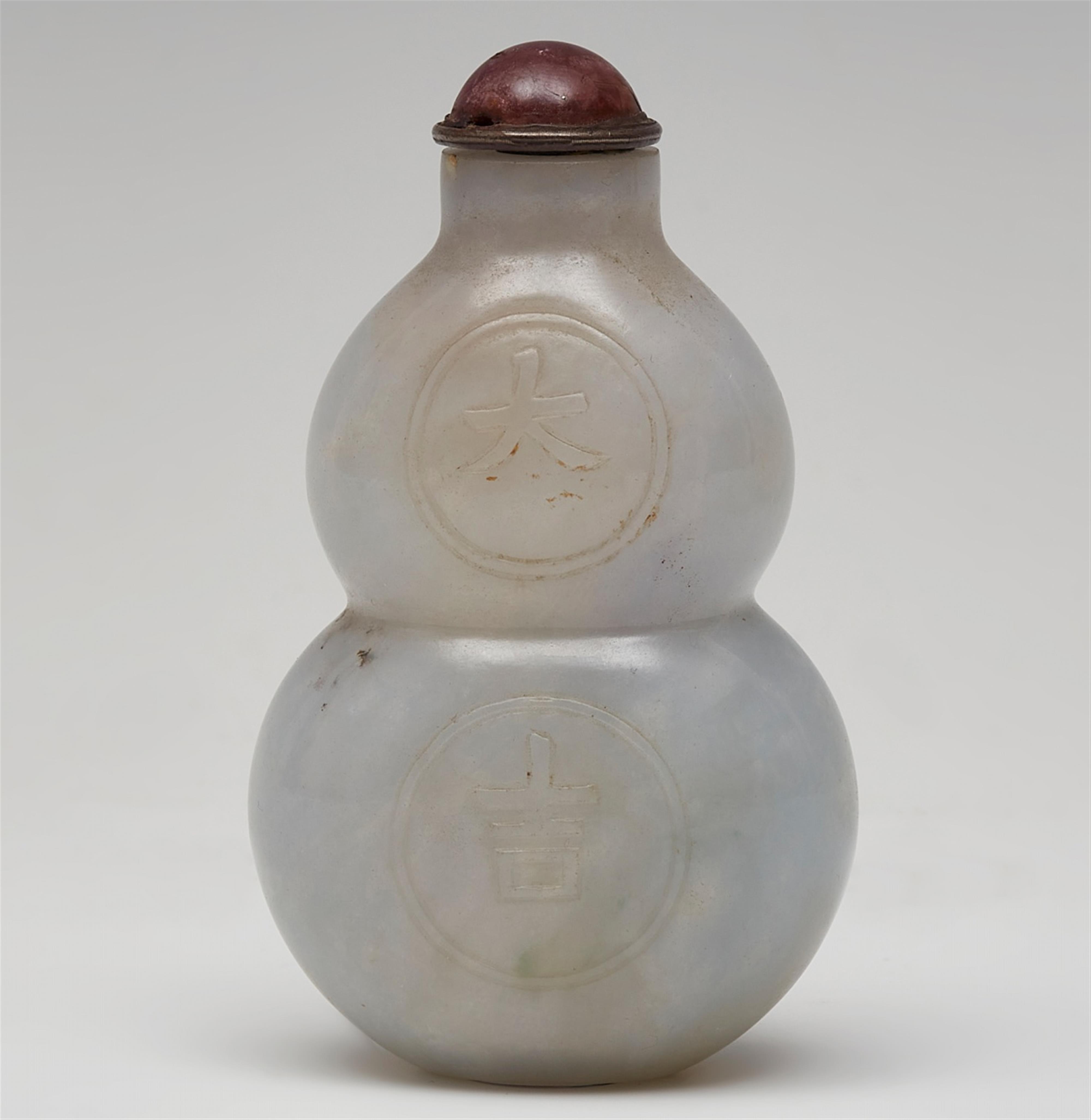 Snuff bottle. Hellgraue Jade. - image-2