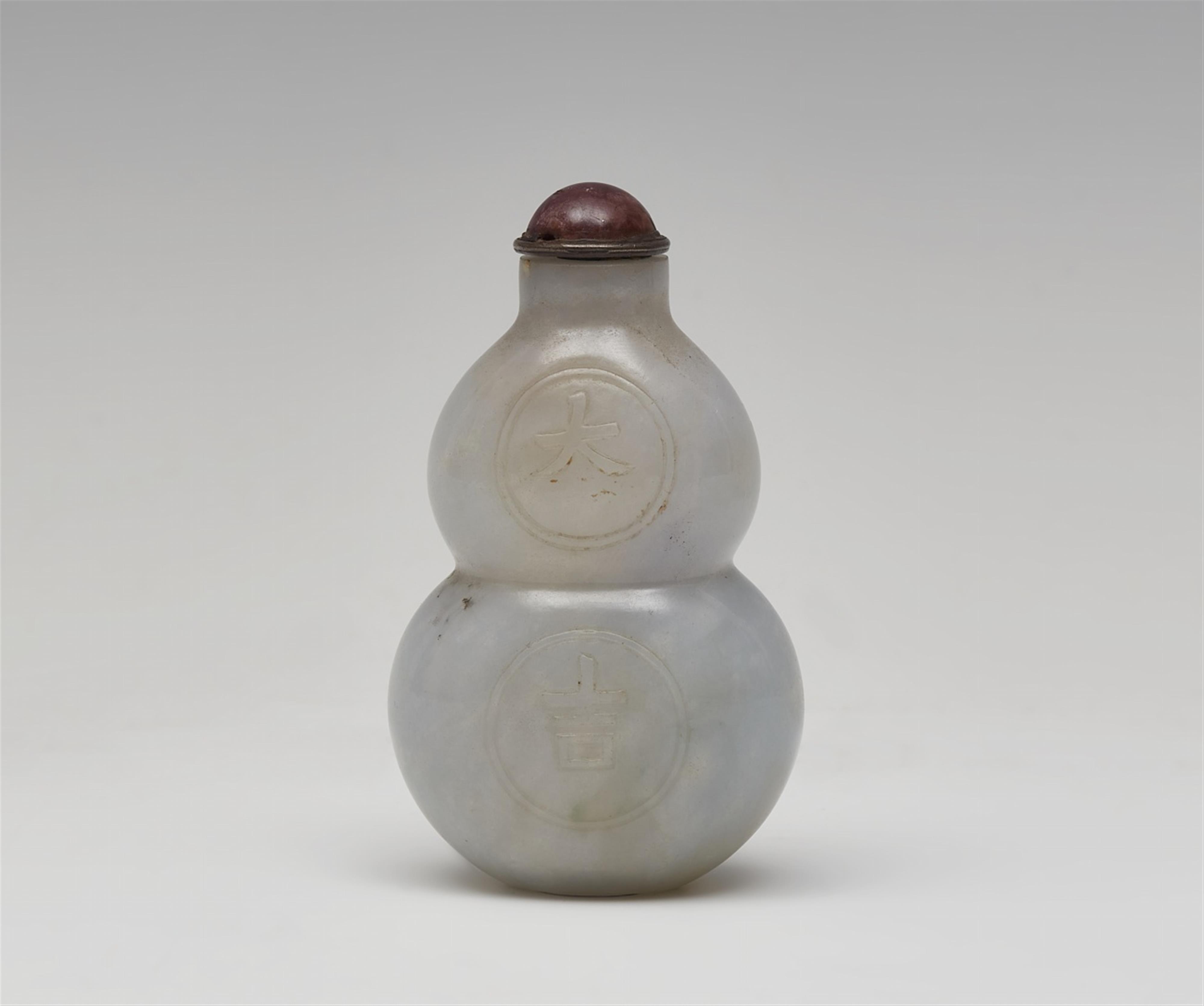 A light grey jade snuff bottle. - image-1