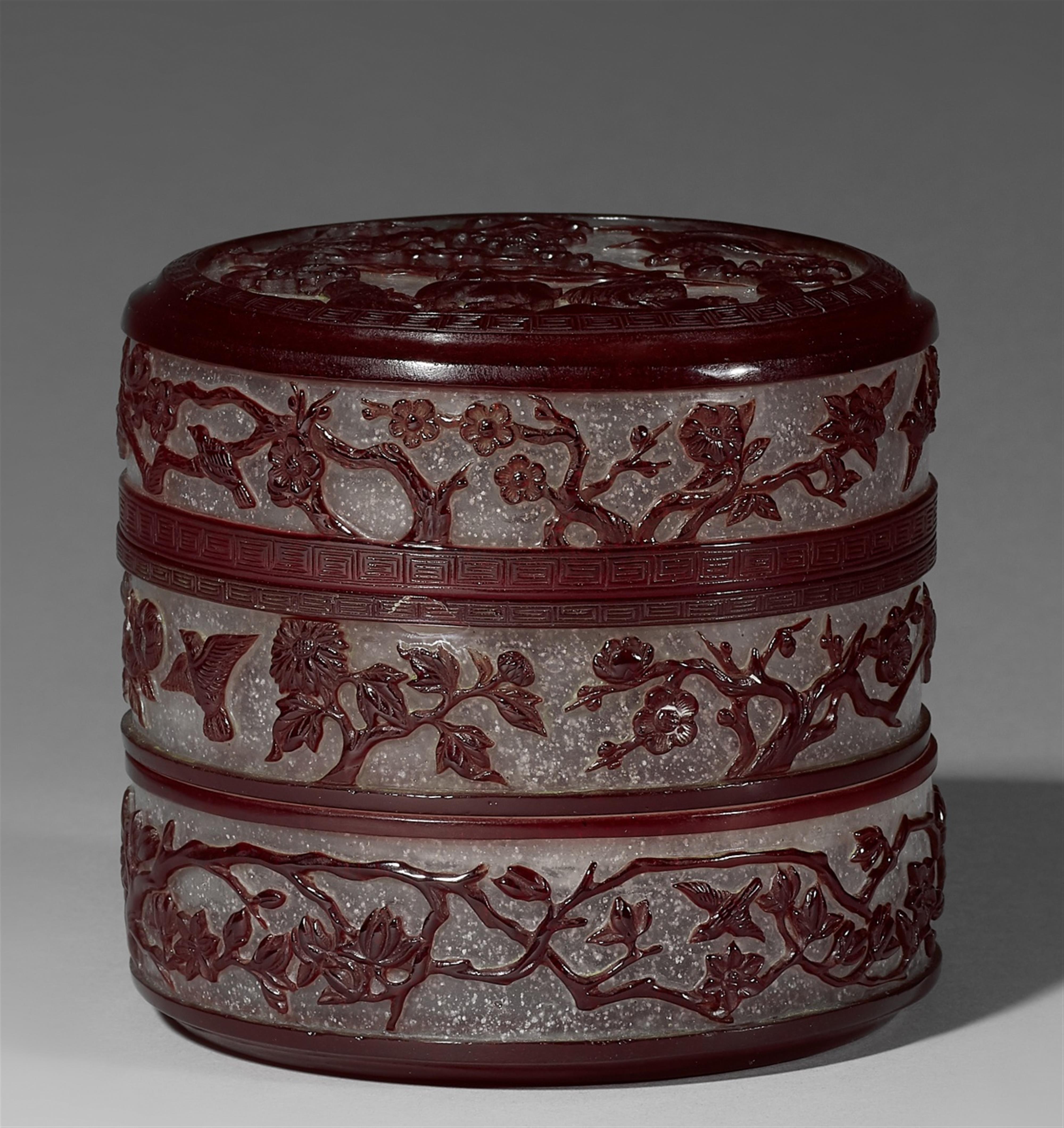 A snowflake glass tiered box. Late Qing dynasty - image-1