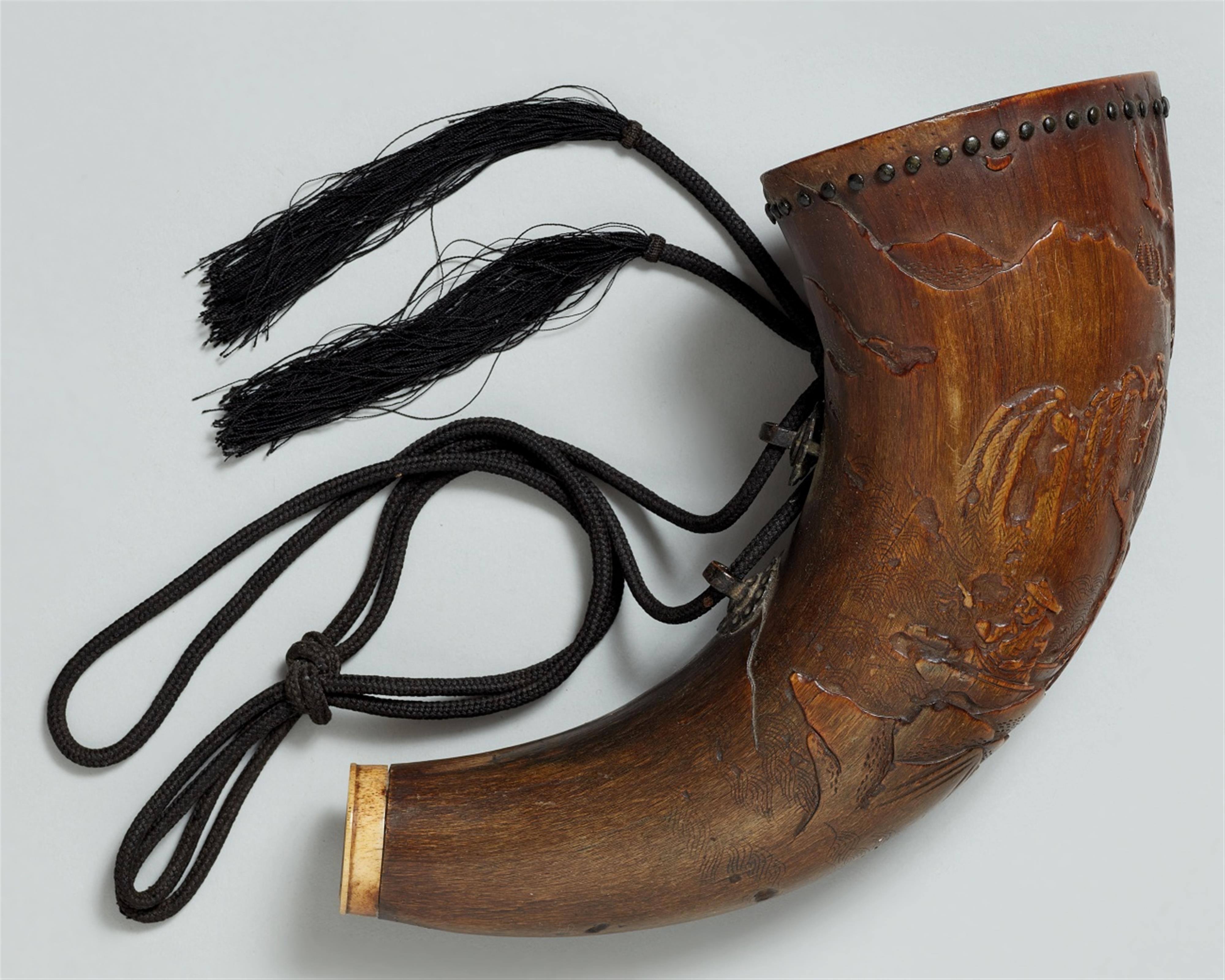 A horn gun powder flask. 19. Jh. - image-1