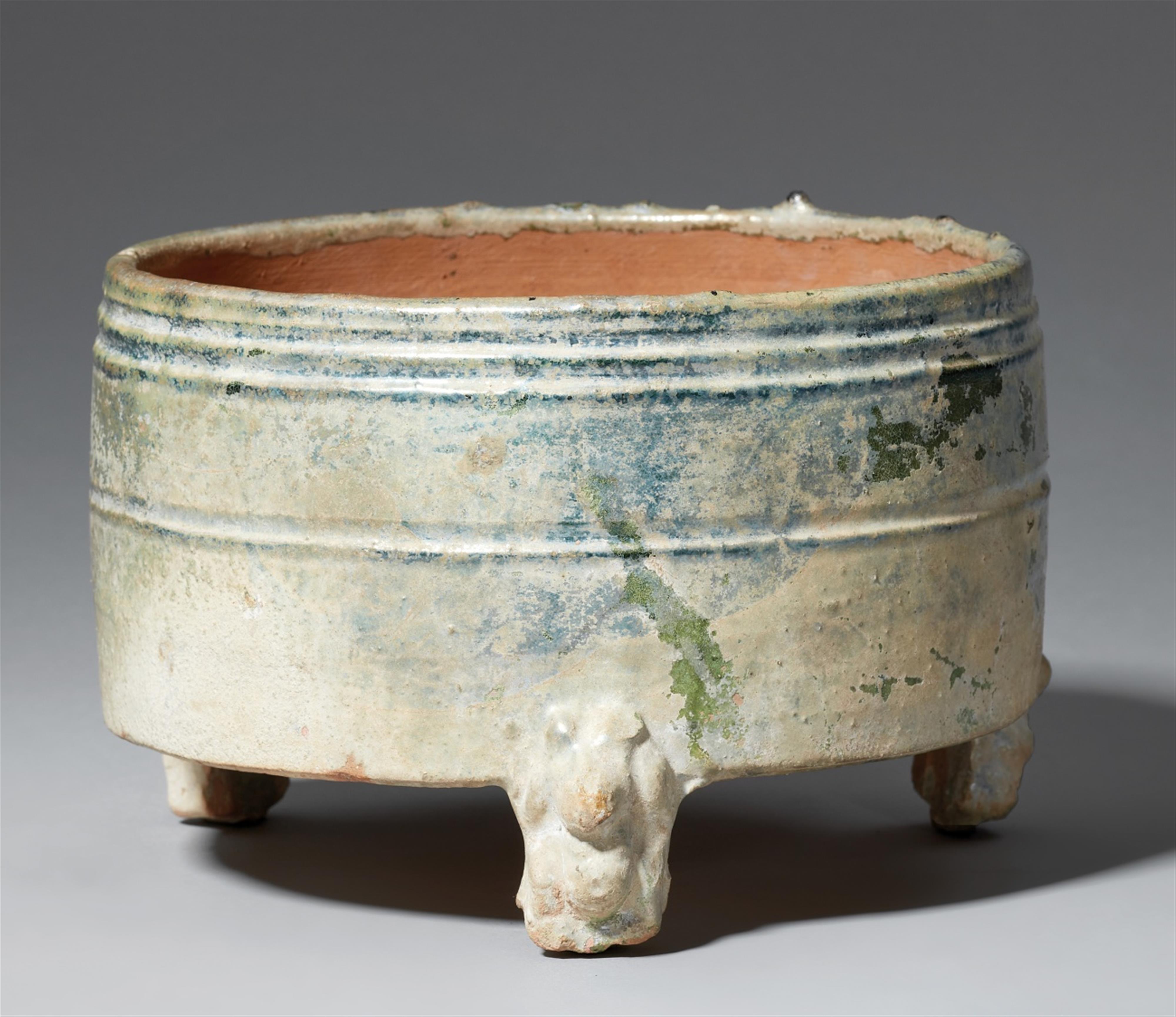 A green-glazed lian-form pottery tripod vessel. Han dynasty (206 BC-220 AD) - image-1