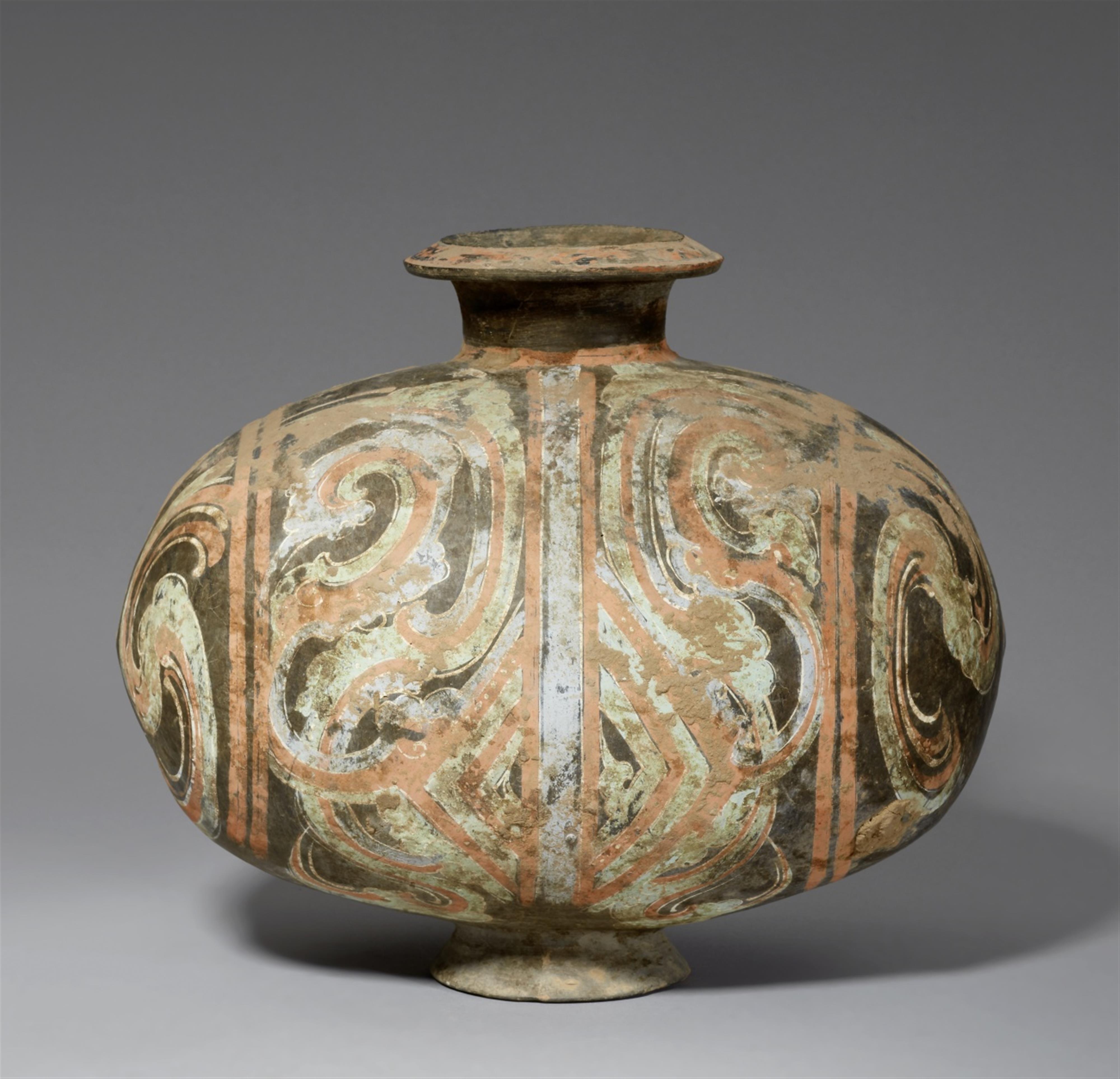 A grey earthenware cocoon jar. Han dynasty (206 BC-220 AD) - image-1