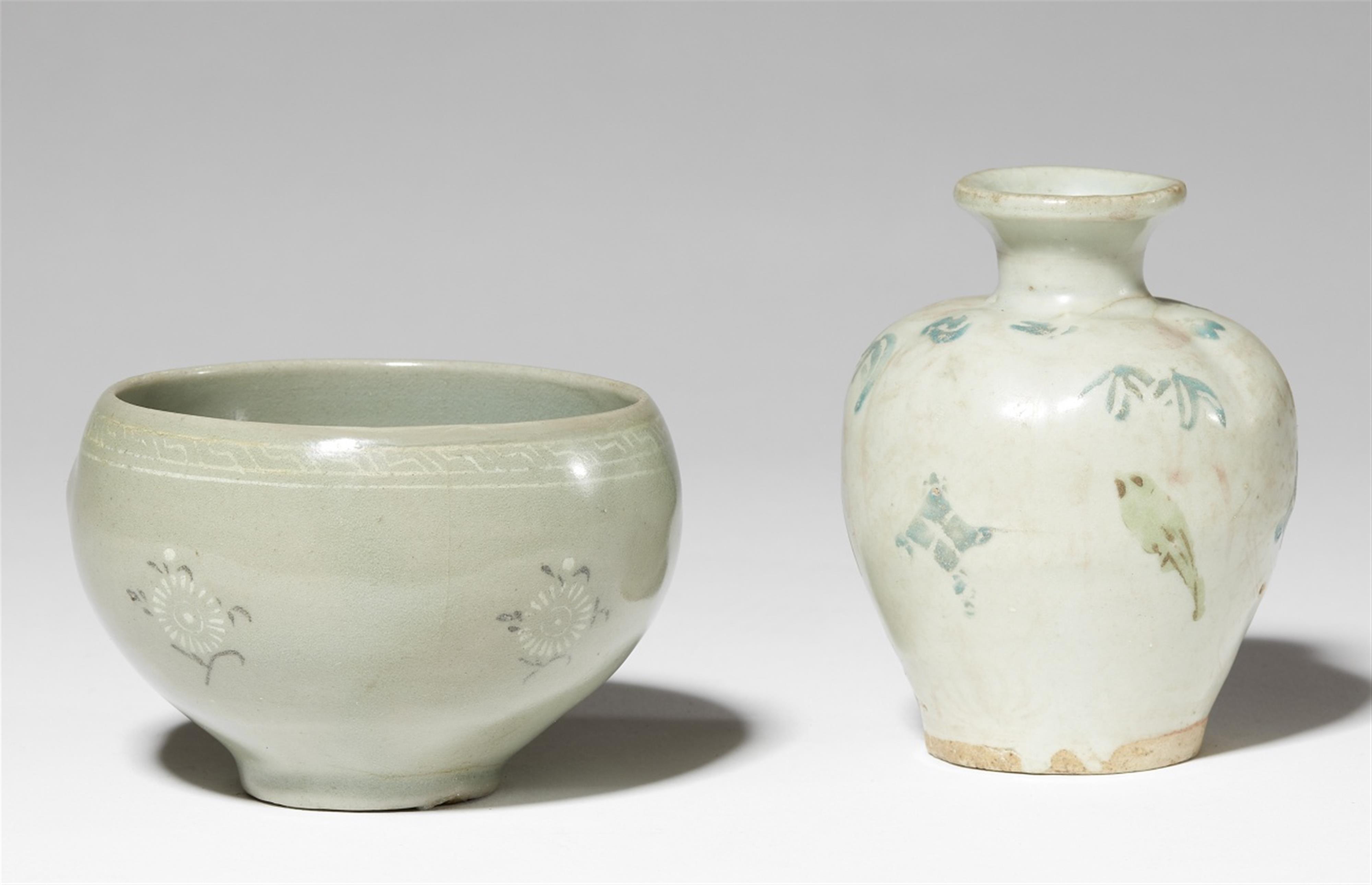 A Korean inlaid slip-decorated celadon cup and a small Annamese vase. 15th century - image-1