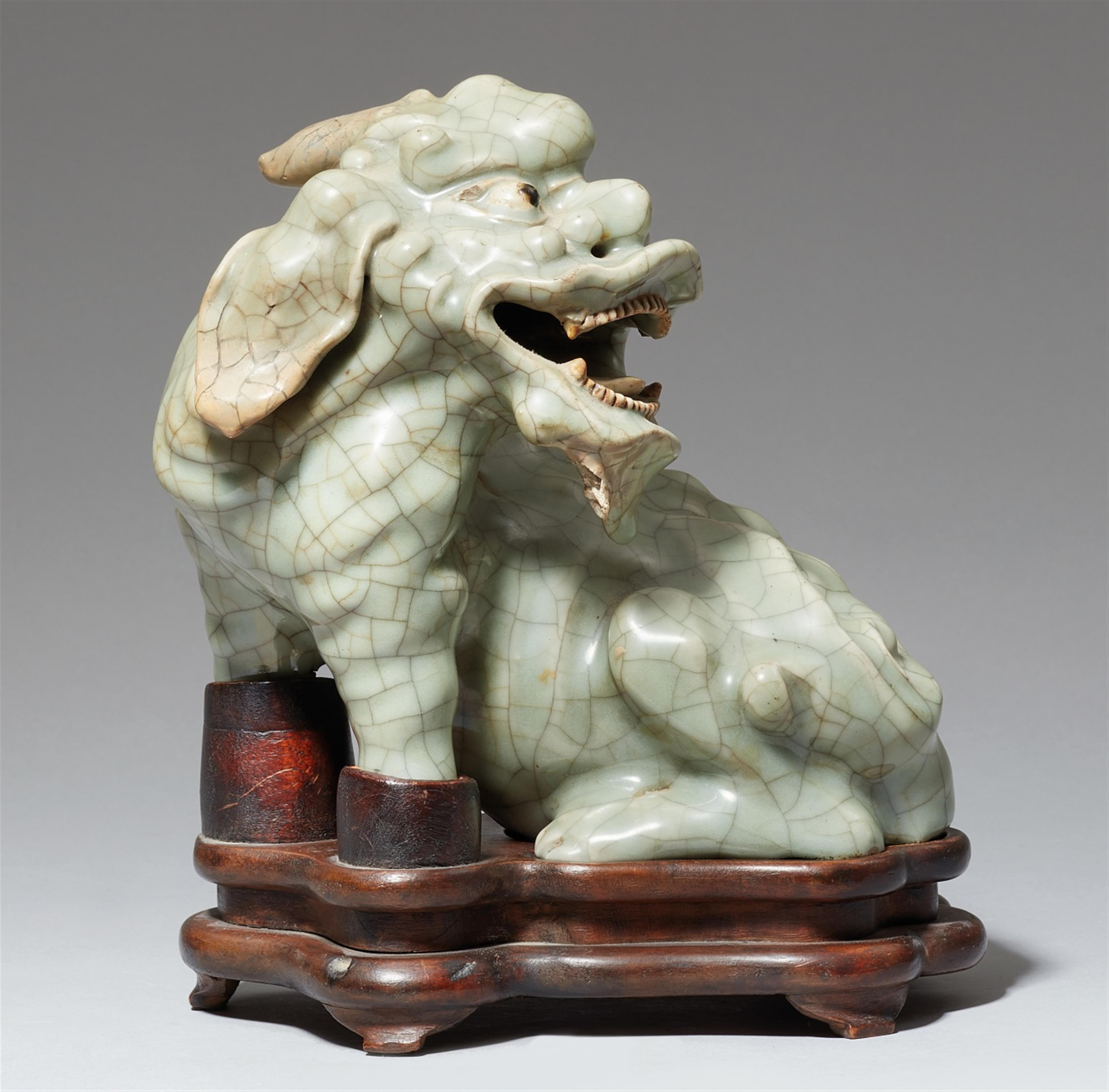 A celadon glazed mythical lion. 18th century - image-1