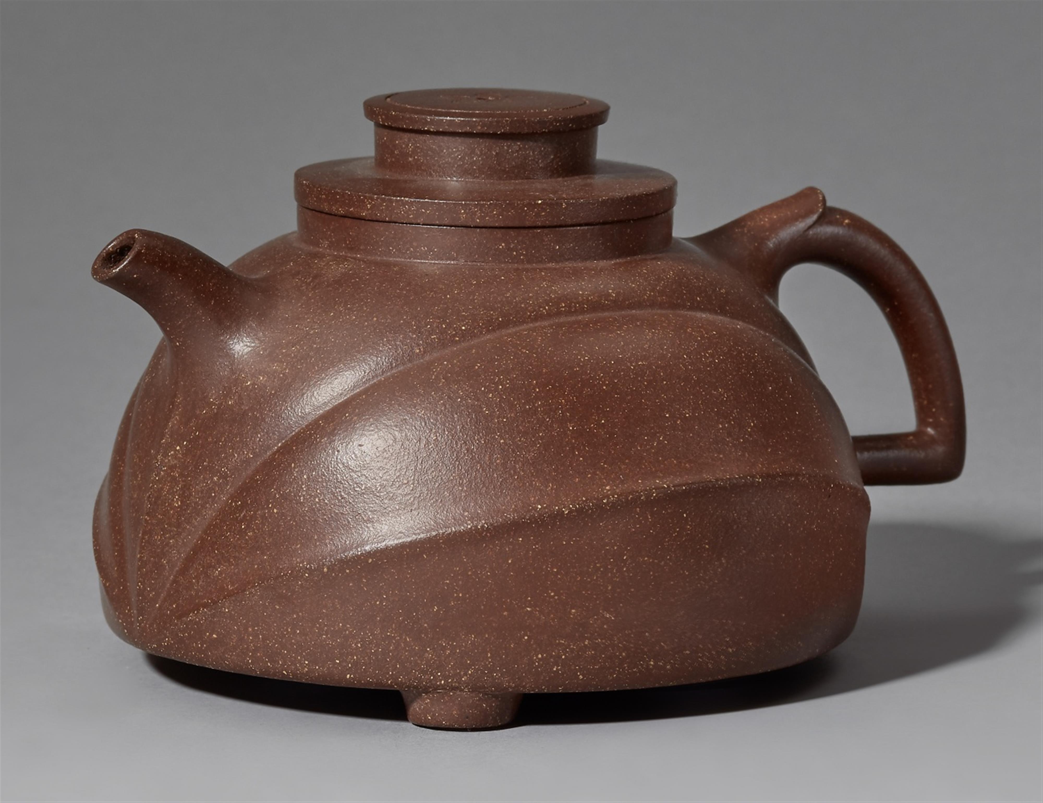 An Yixing teapot. 20th century - image-1