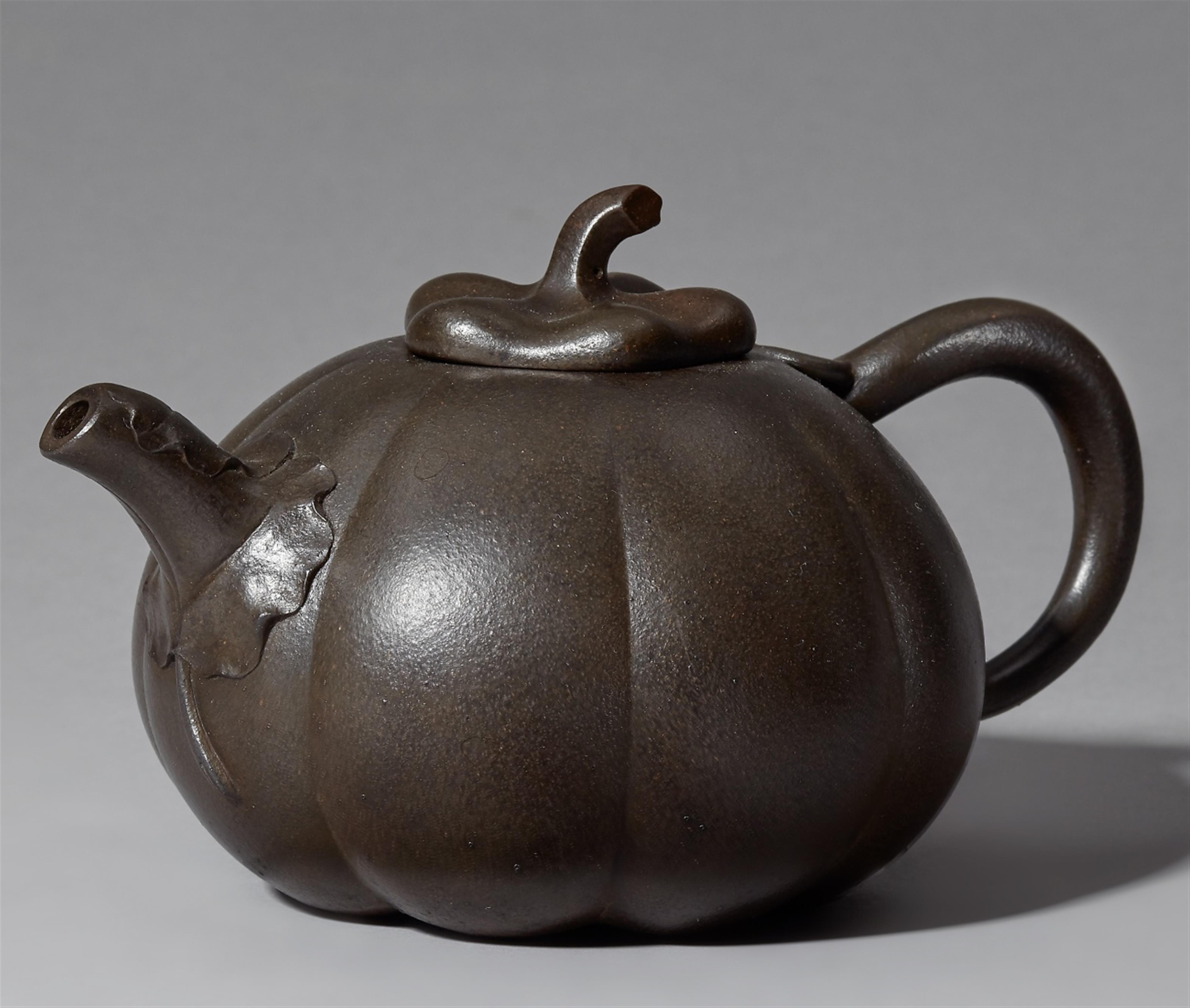 An Yixing teapot. 20th century - image-1