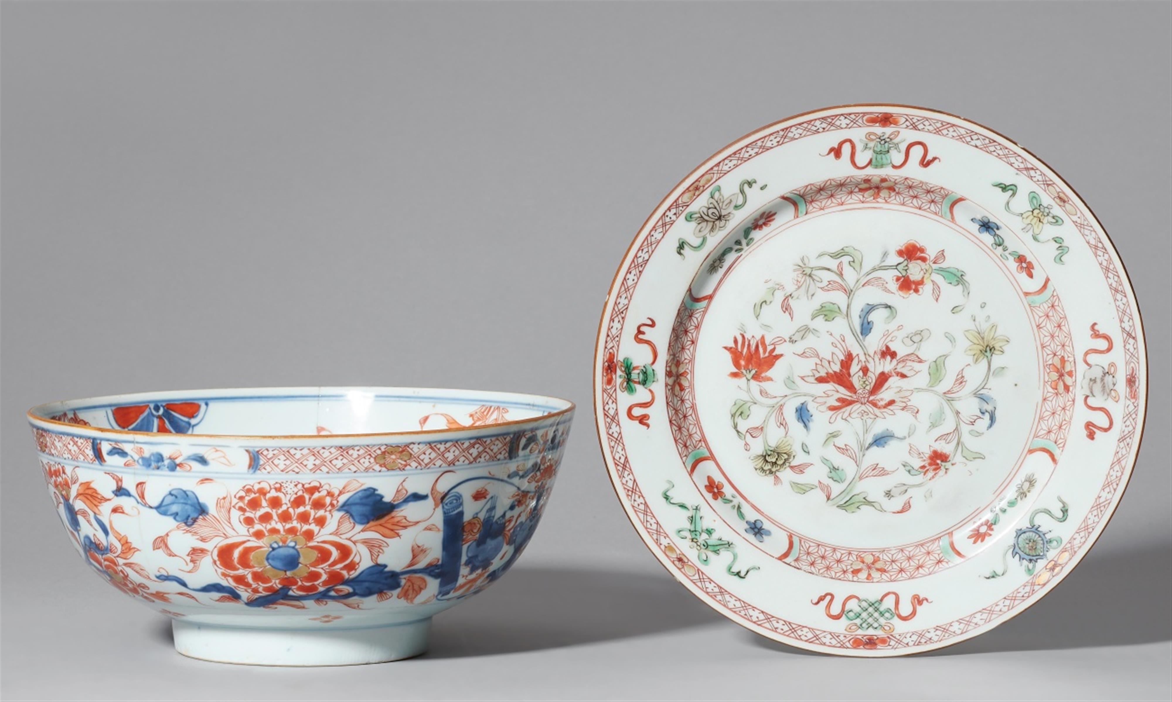 Chinesische Imari-Schale und Teller. Kangxi-Periode (1661-1722) - image-1