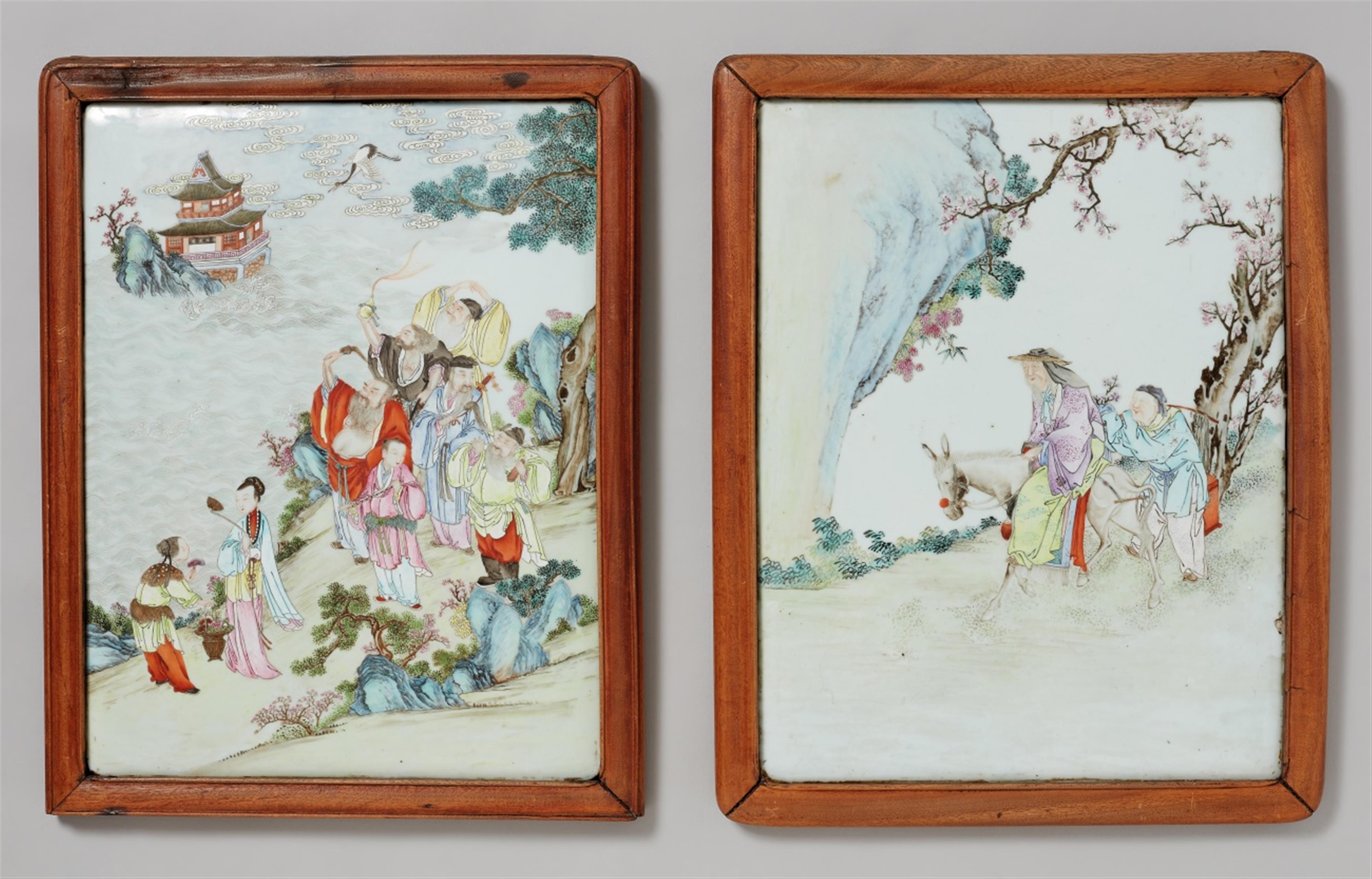 Zwei famille rose-Porzellanplatten mit den Acht Unsterblichen am Westlichen Paradies. Qing-Zeit - image-1