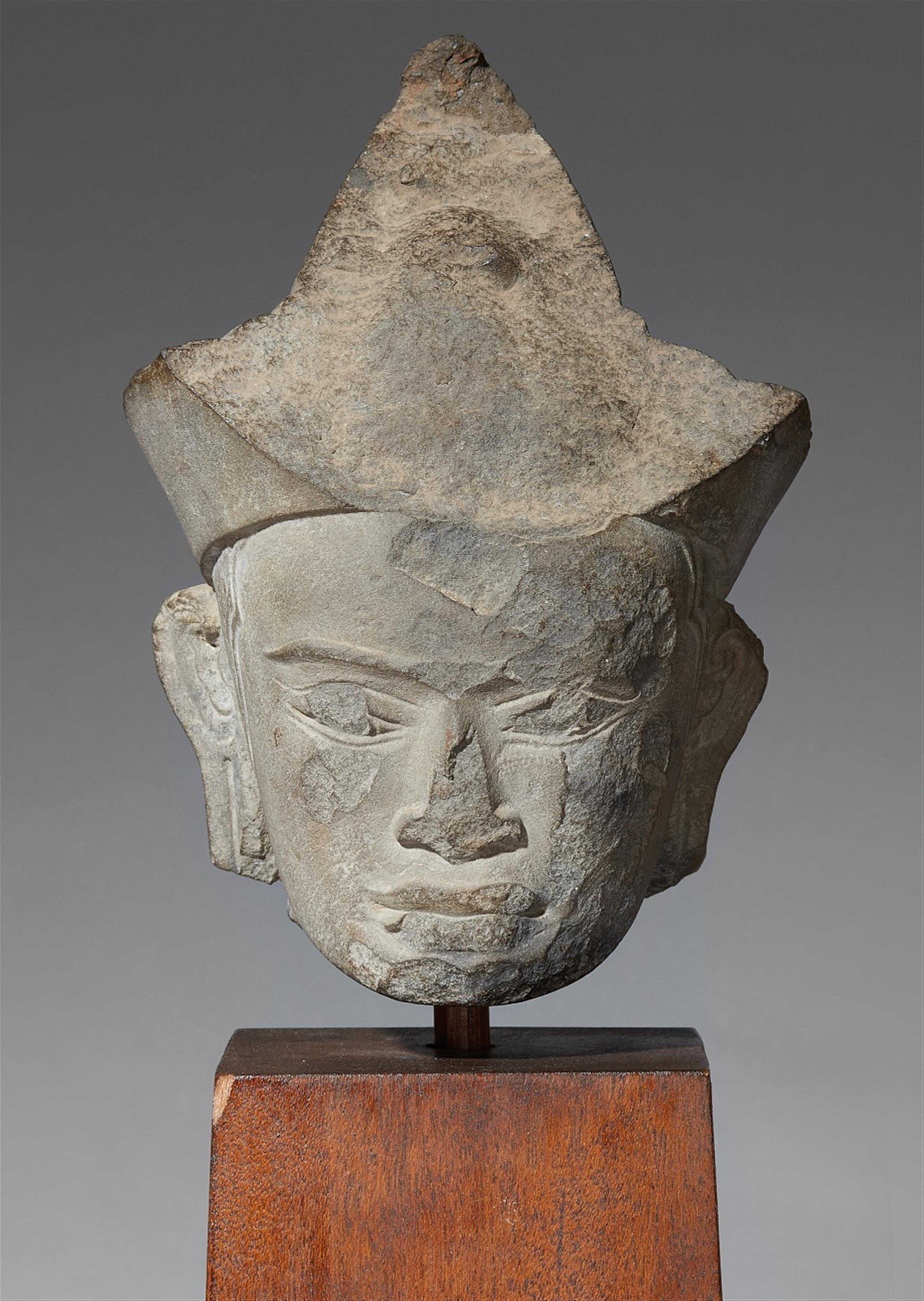 A Baphuon sandstone head. Cambodia. 11th century - image-1