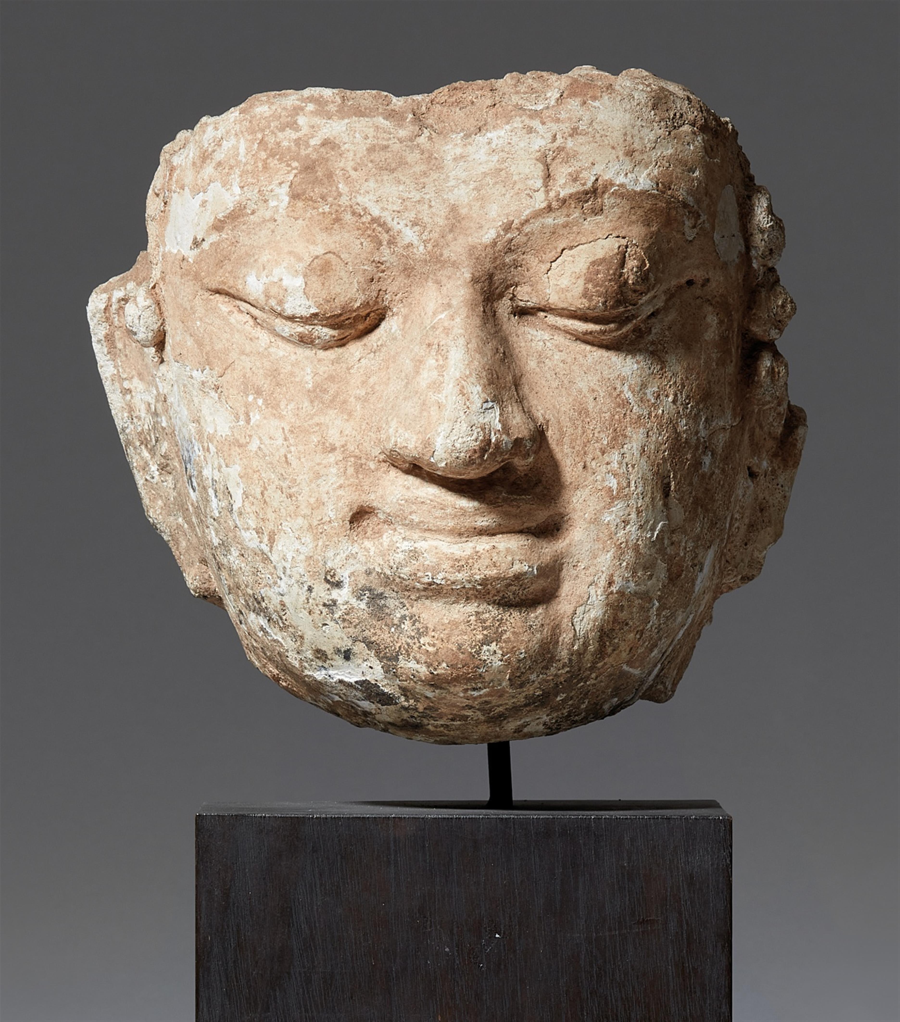 A fragmentary stucco head of a Buddha. Northern Thailand. 13th/14th century - image-1