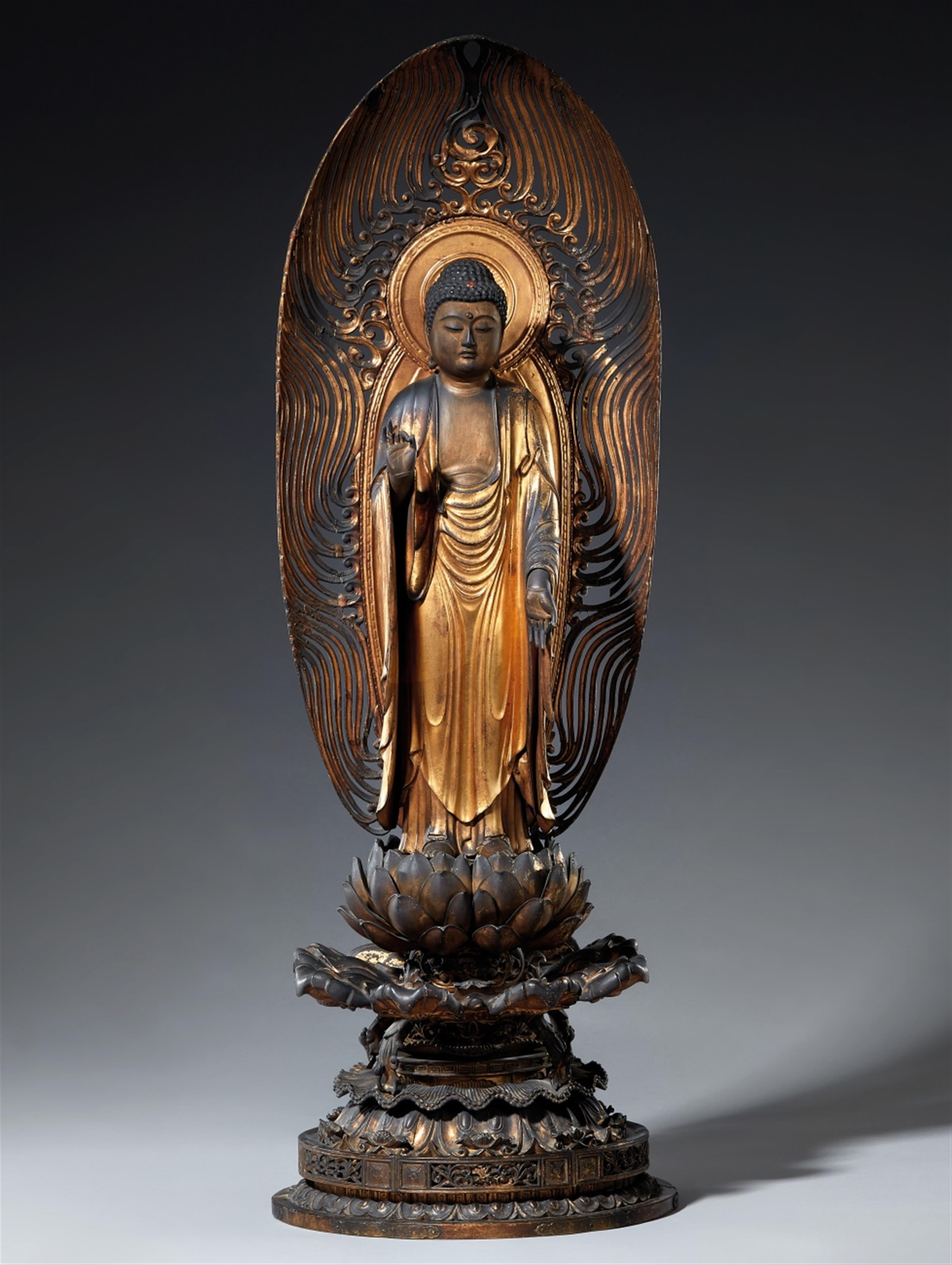 A lacquered and gilded wood figure of Amida Nyorai. Edo period, probably late 17th century - image-1