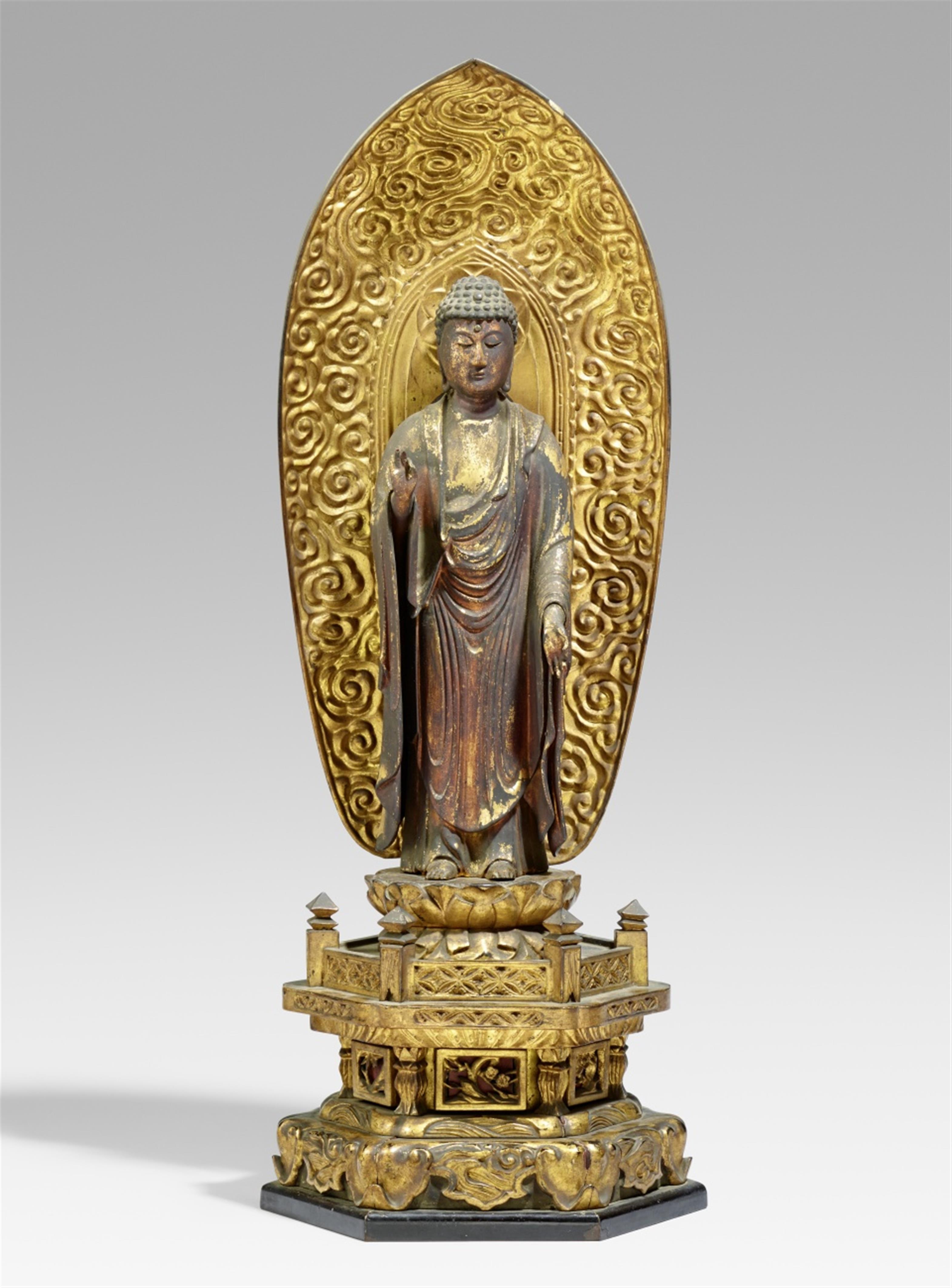 A lacquered and gilded wood figure of Amida Nyorai. 18th/19th century - image-1