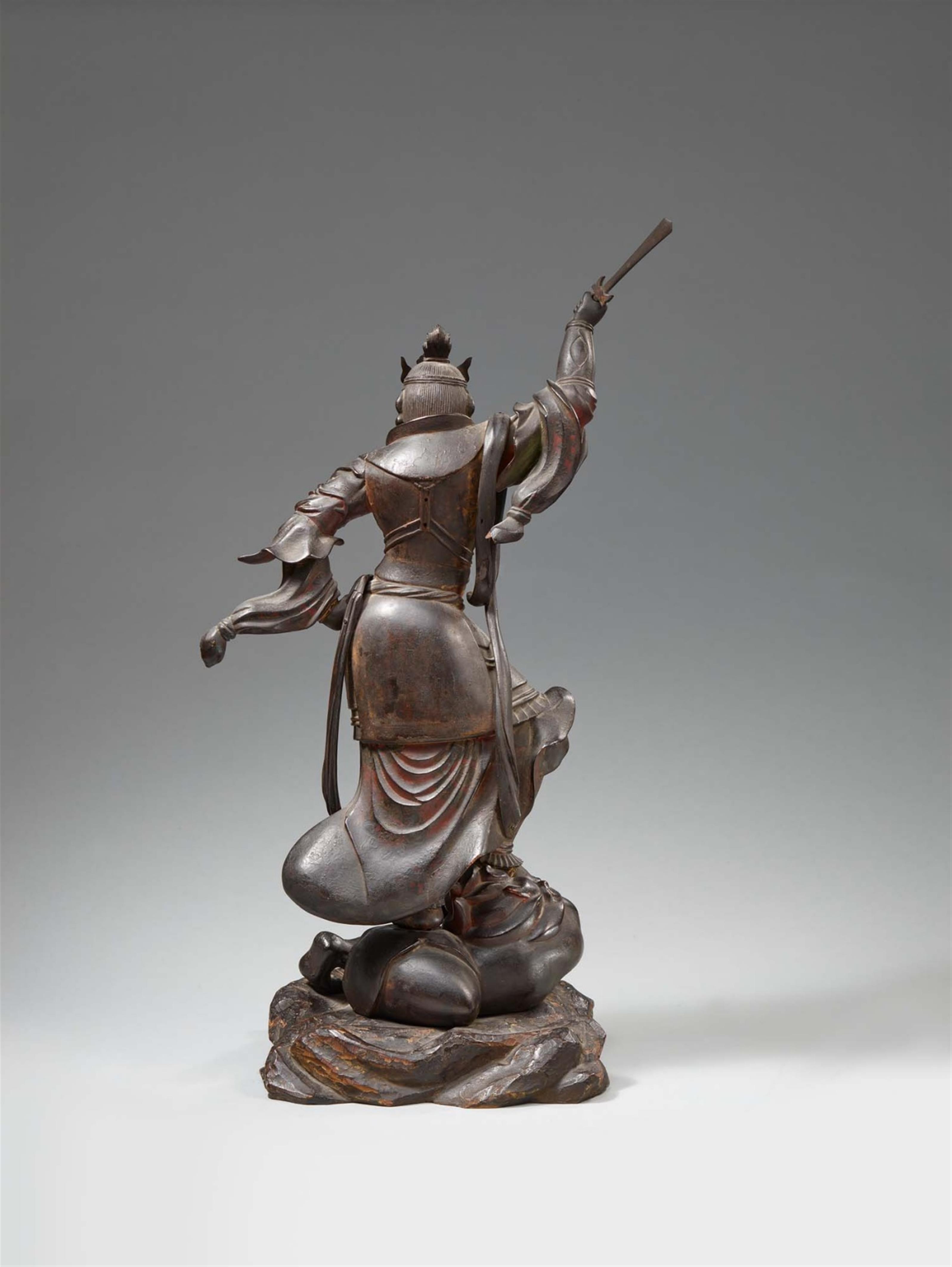 A fine wood sculpture of Jikokuten. Edo-period, 18th century - image-4