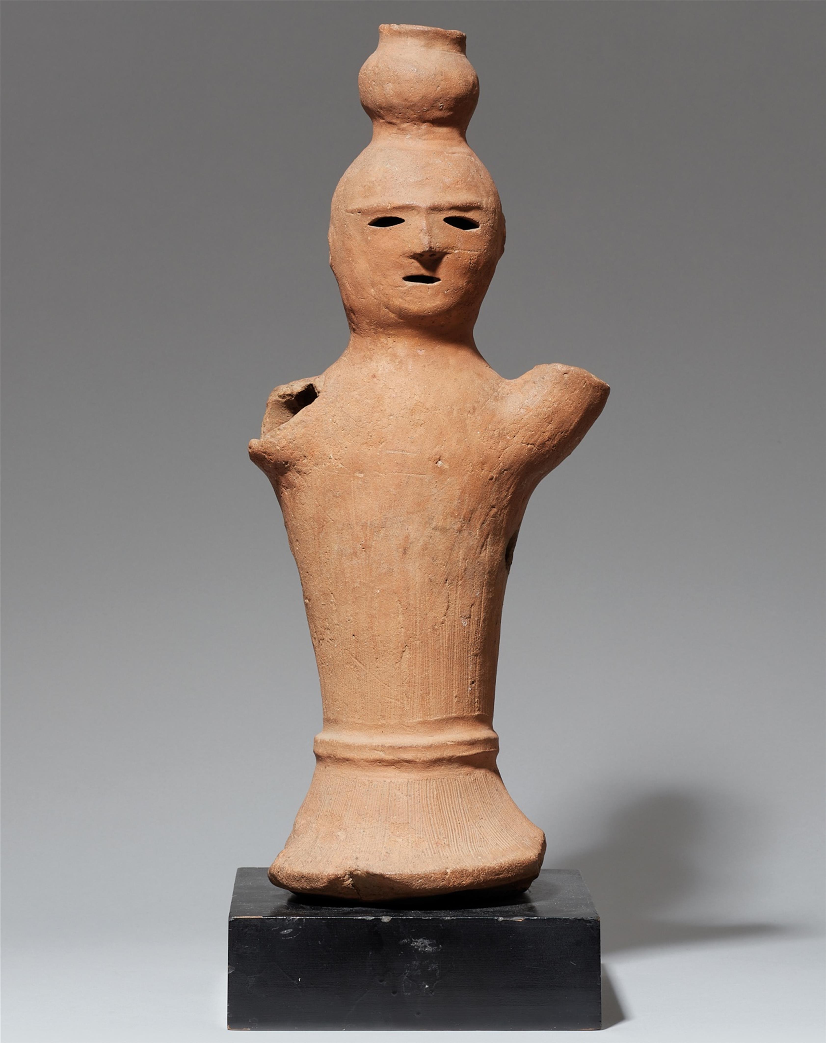 A reddish clay haniwa figure. Kofun period, 6th/7th century - image-1