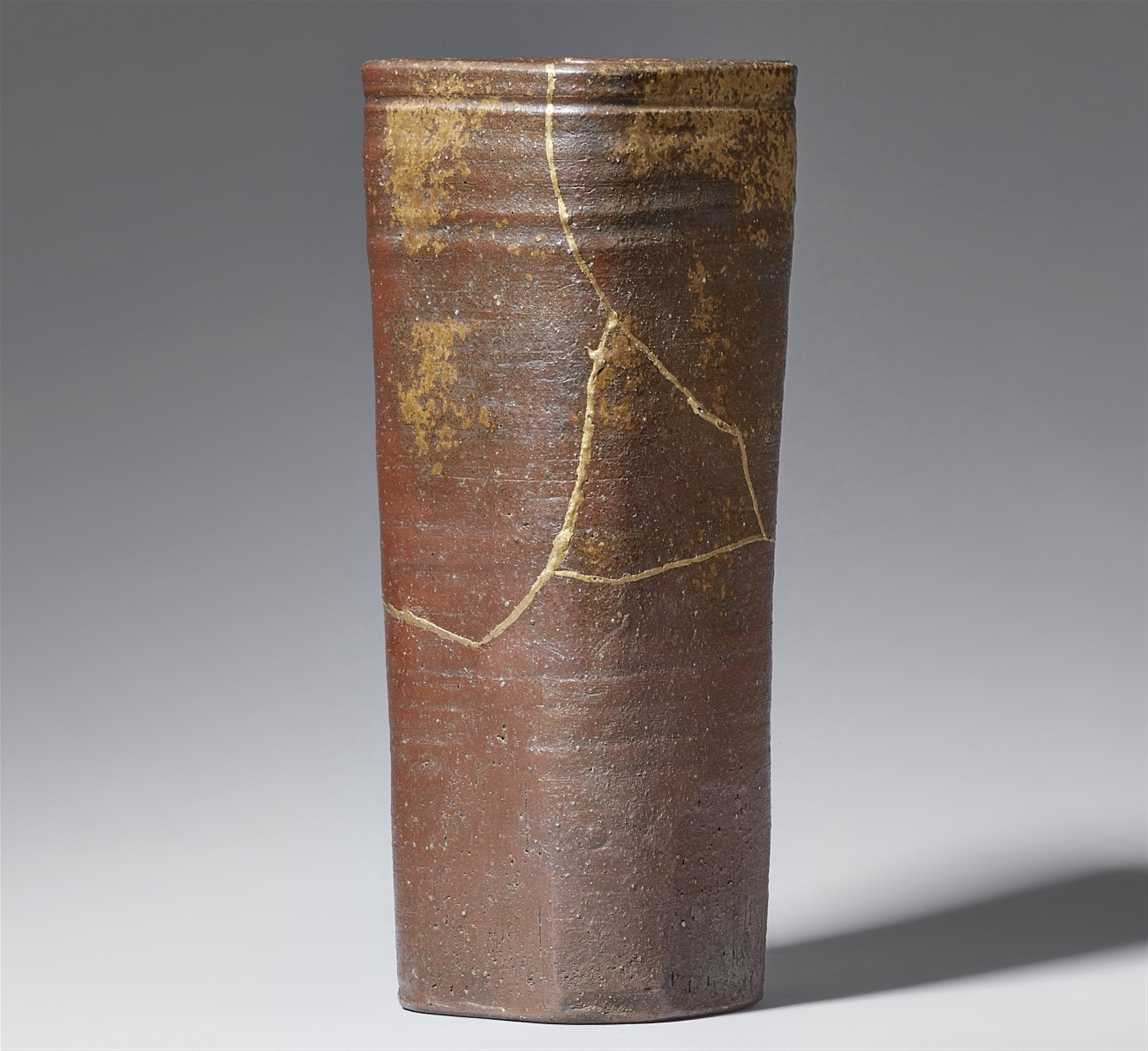 Schlanke Vase. Bizen-Ware. Inbe. Spätes 19. Jh. - image-1