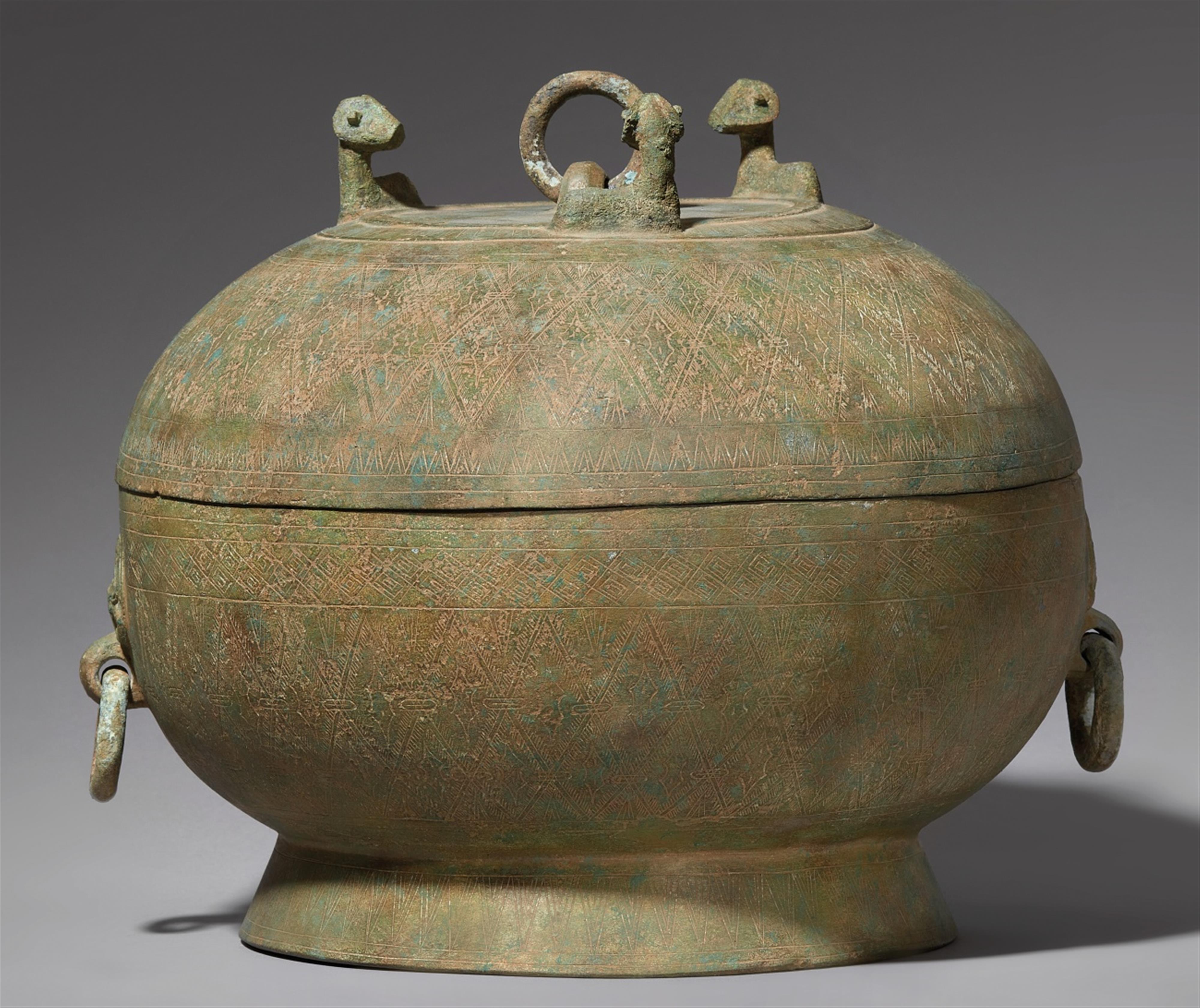 A large Dong Son bronze lidded vessel, Vietnam. Around 2nd century B.C. - image-1