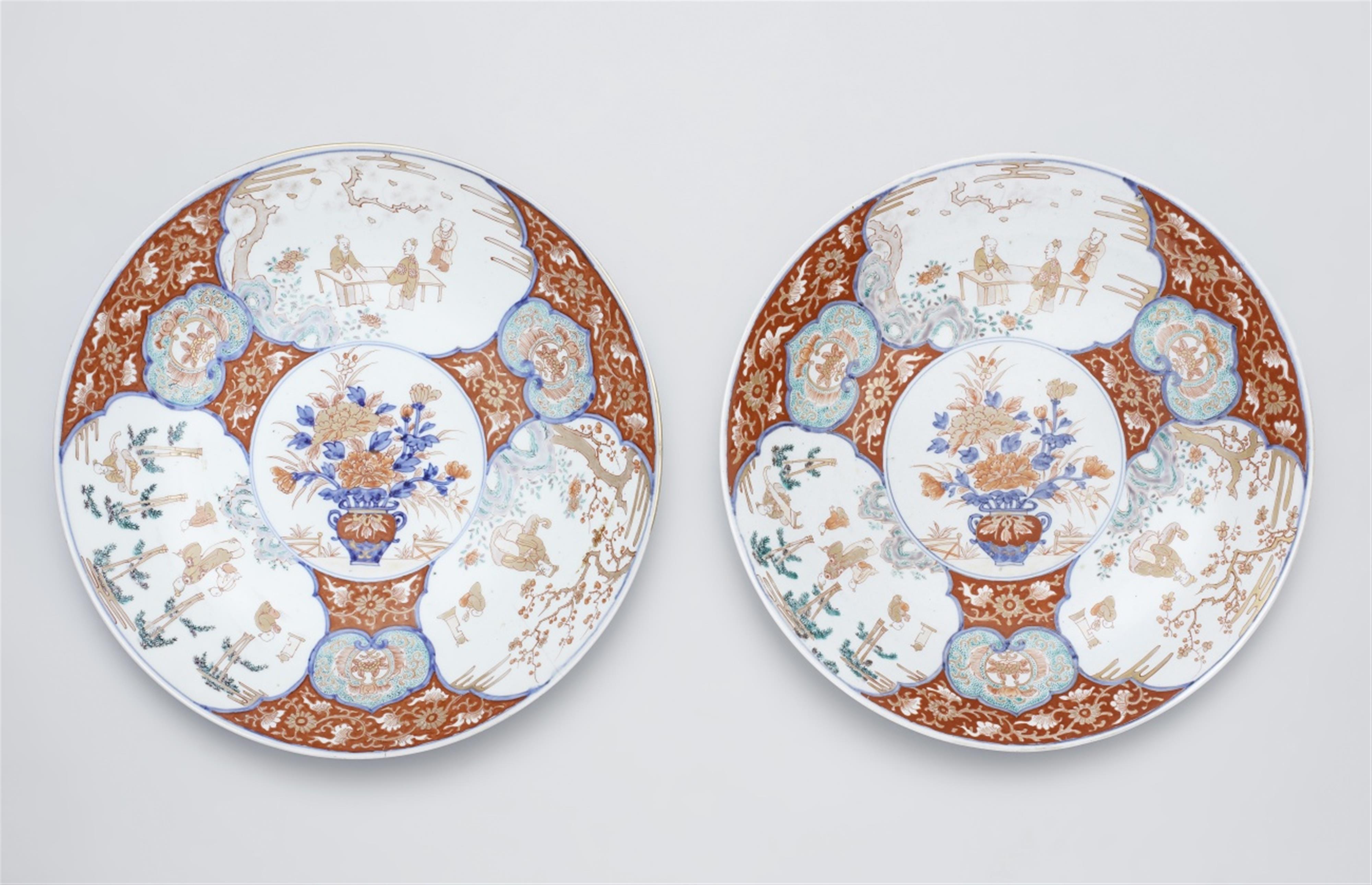 Two large Imari plates. Arita. 19th century - image-1