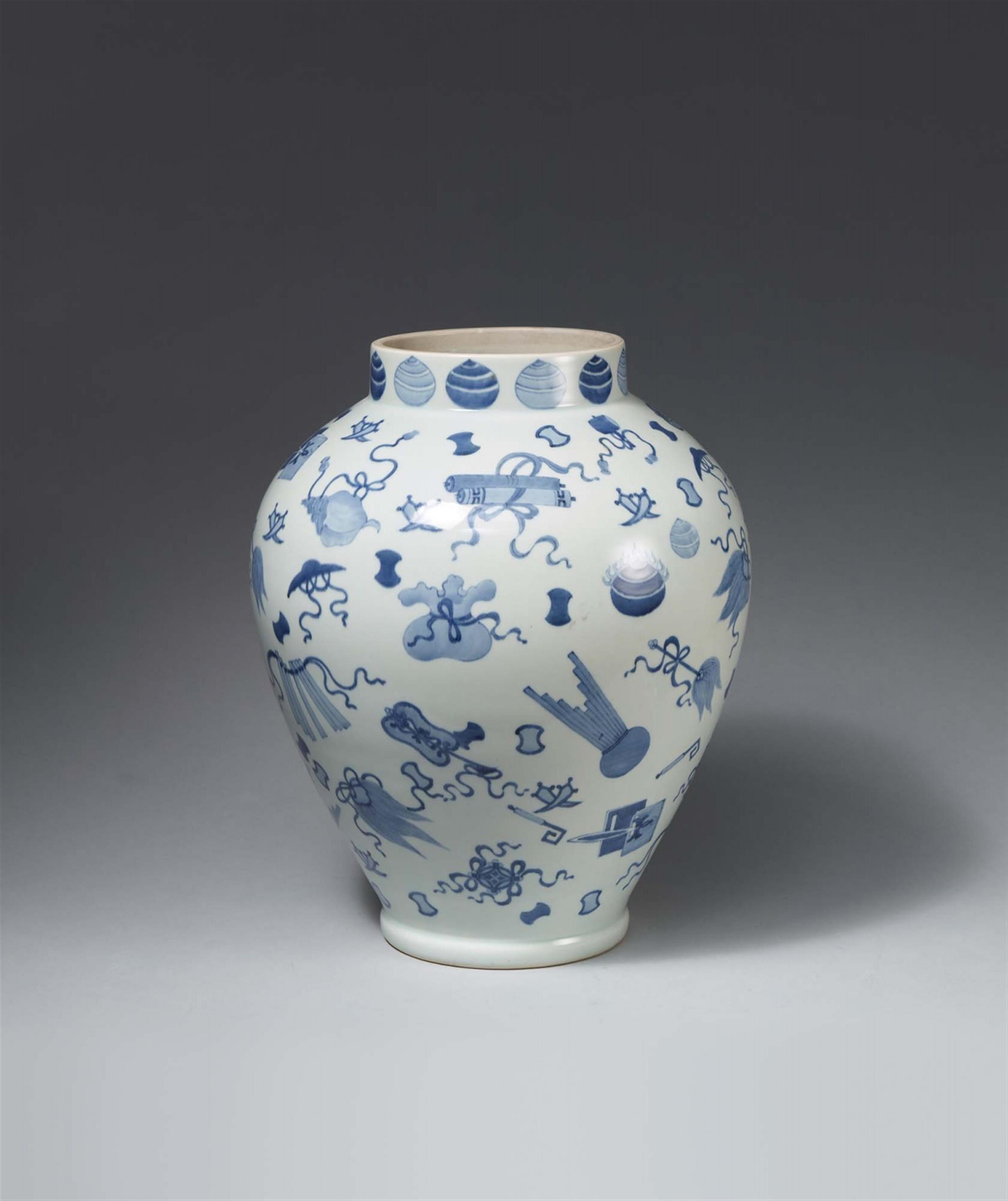 A large baluster-shaped Nabeshima pot. Arita. 19th century - image-2