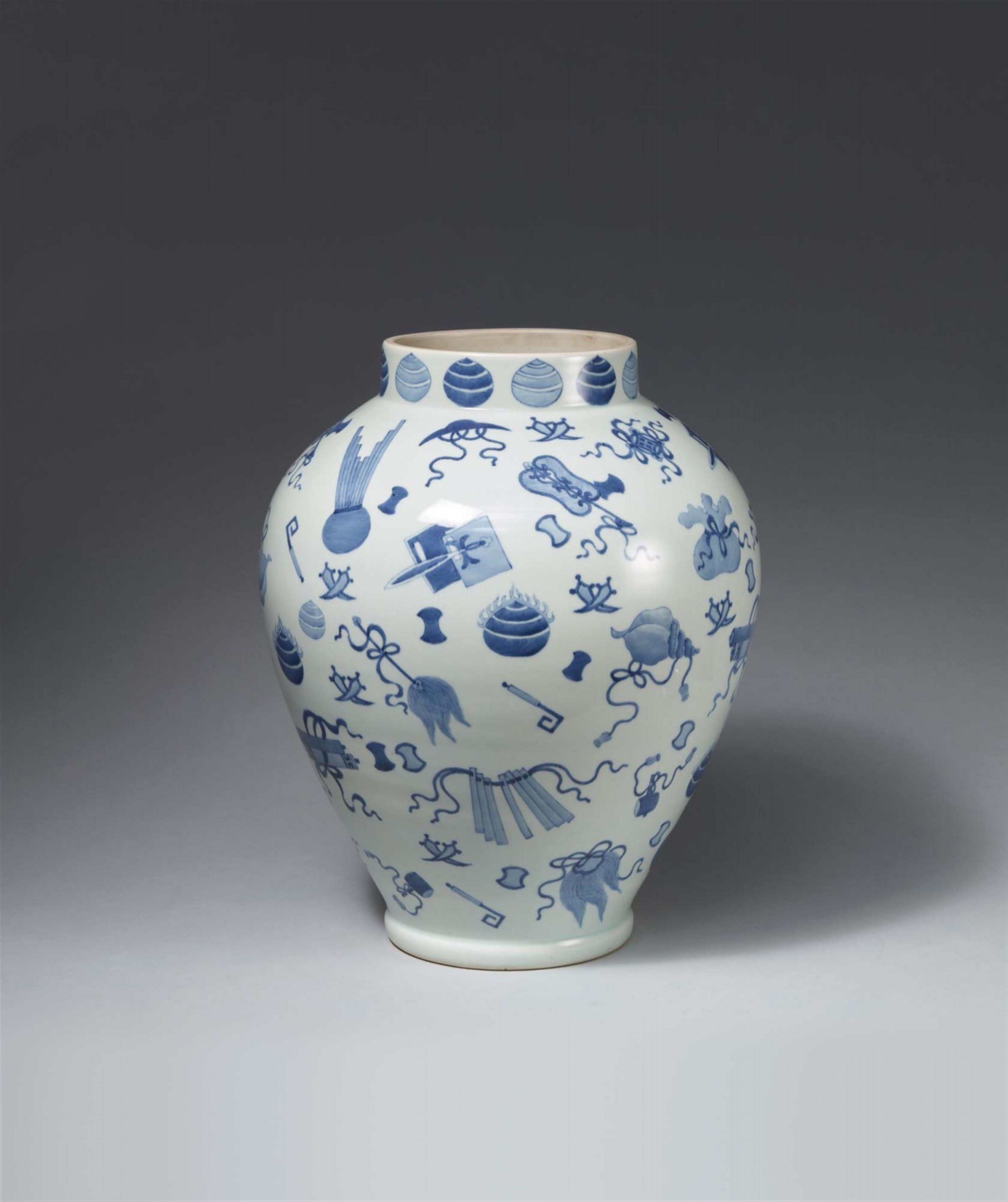 A large baluster-shaped Nabeshima pot. Arita. 19th century - image-4